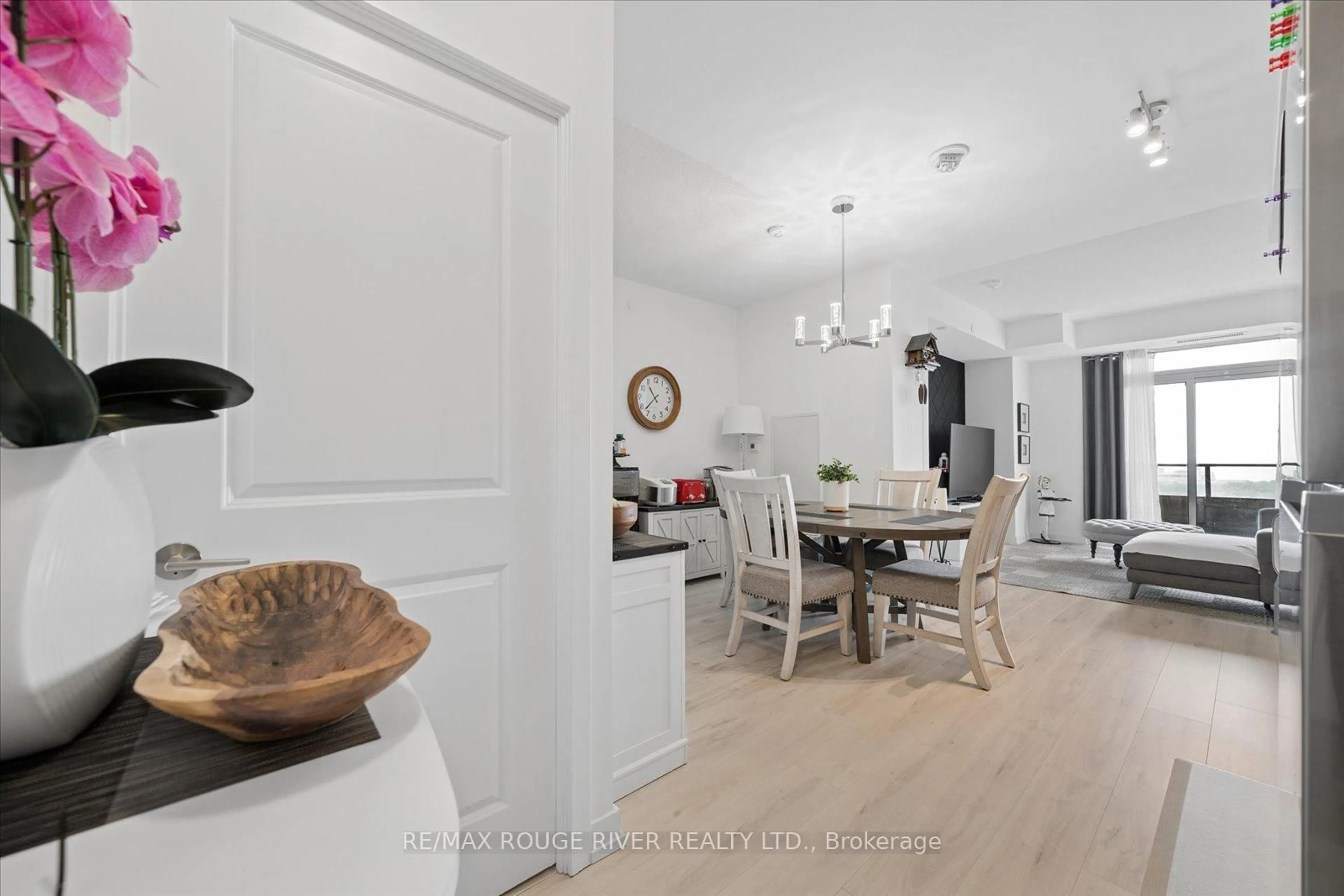 Open concept kitchen, unknown for 1435 Celebration Dr #2804, Pickering Ontario L1W 0C4