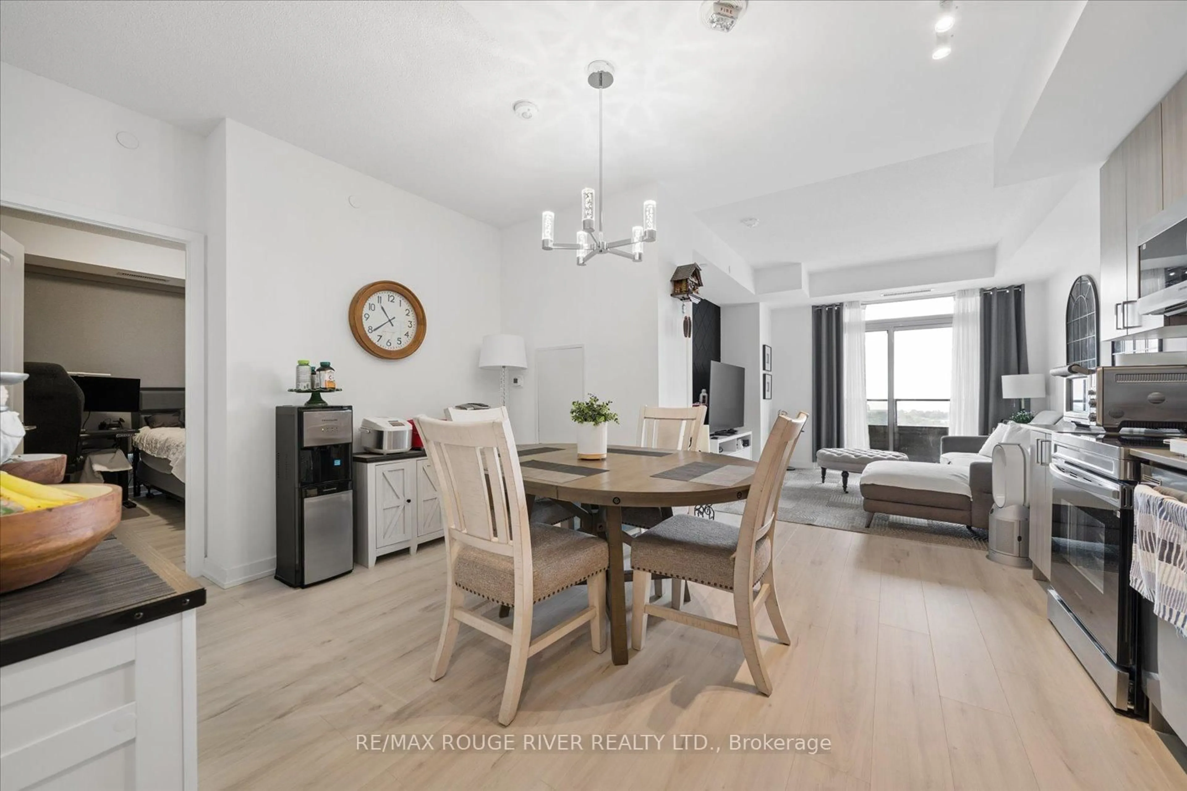 Dining room, wood/laminate floor for 1435 Celebration Dr #2804, Pickering Ontario L1W 0C4