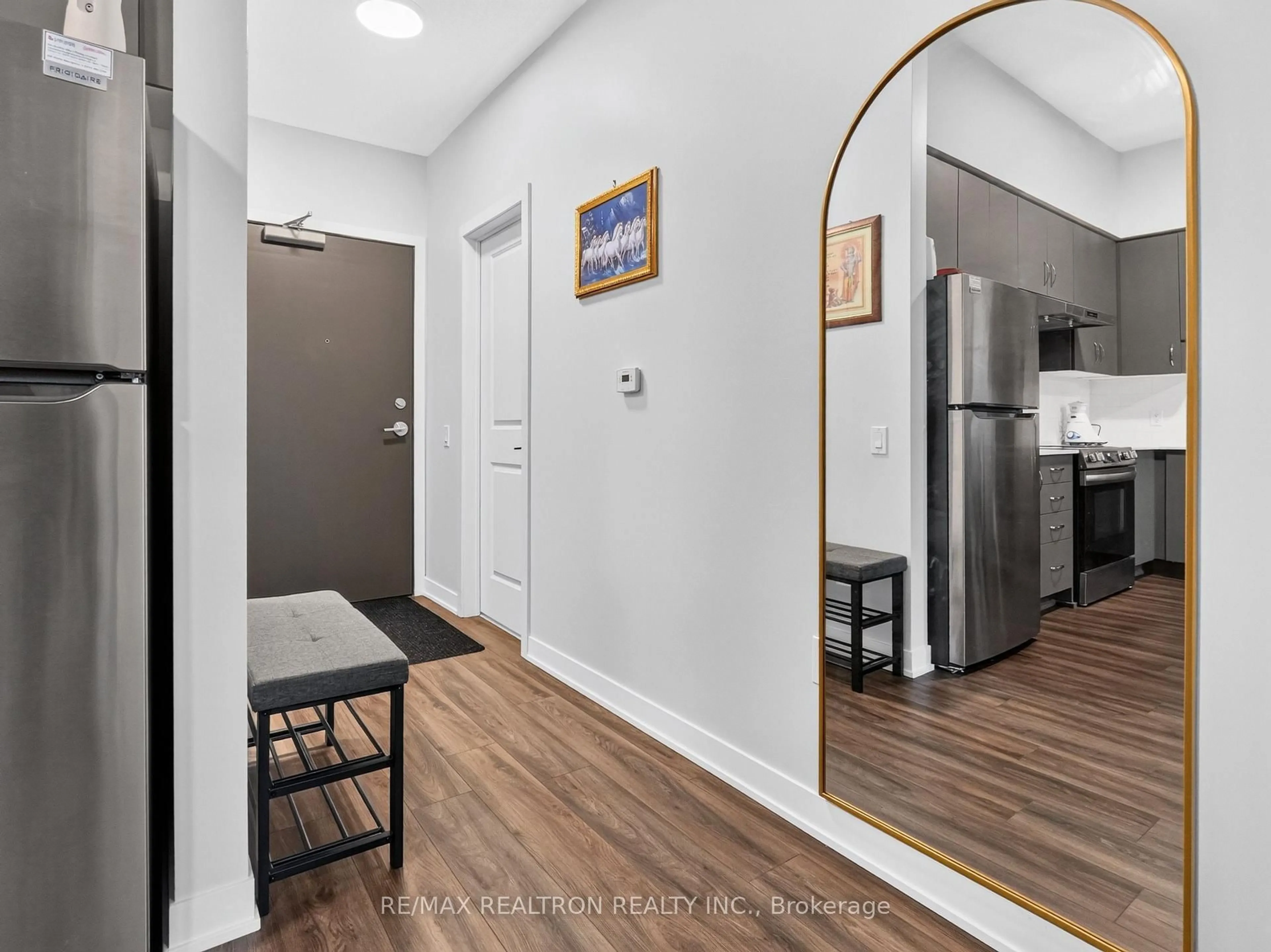 Indoor entryway for 385 Arctic Red Dr #109, Oshawa Ontario L1L 0W9