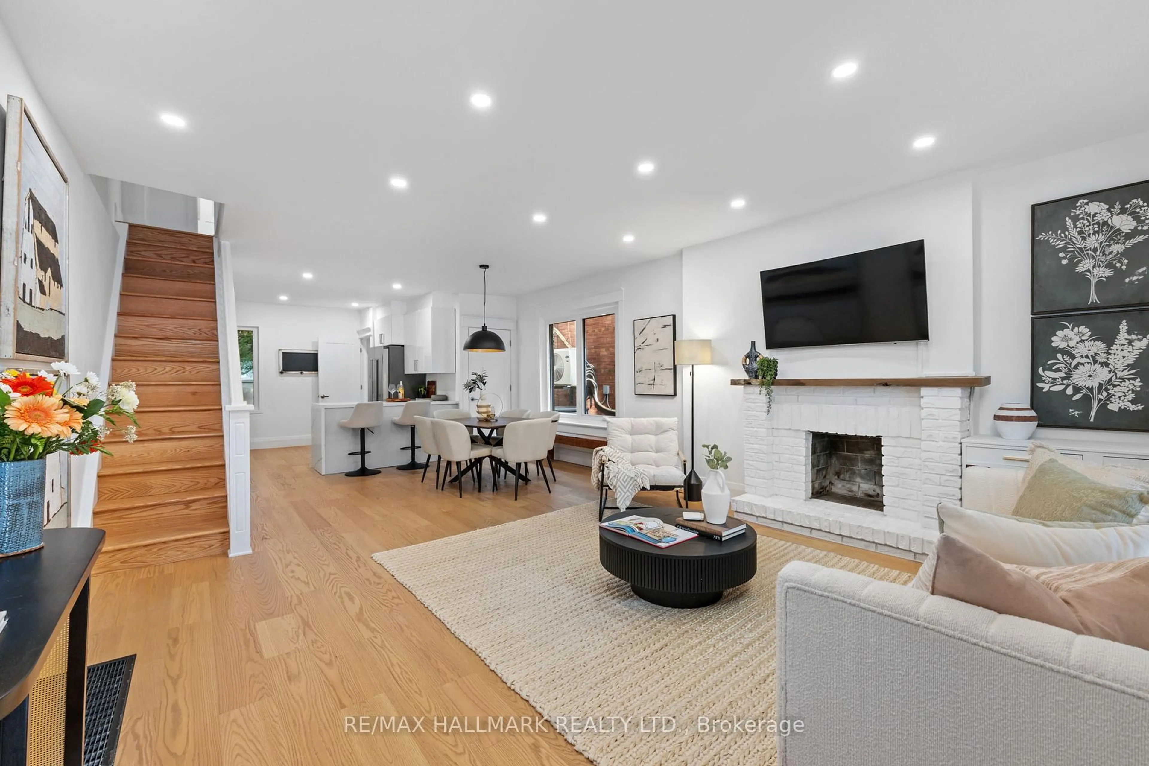Unknown for 424 Kingston Rd, Toronto Ontario M4L 1T9