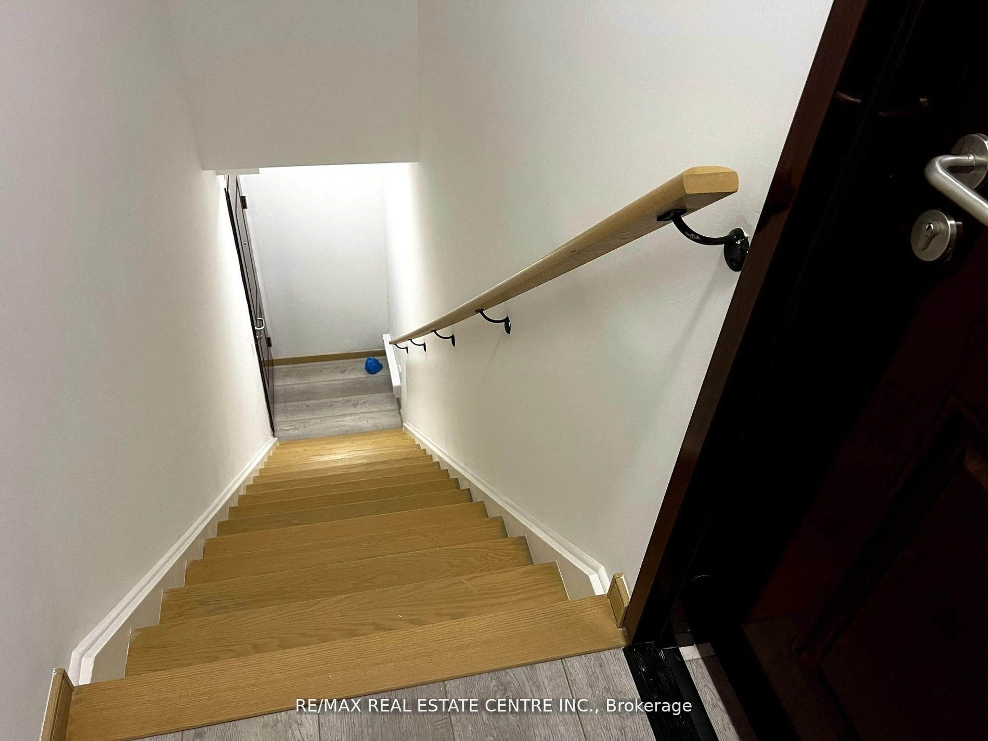 Stairs for 3425 Sheppard Ave #307, Toronto Ontario M1T 3K5