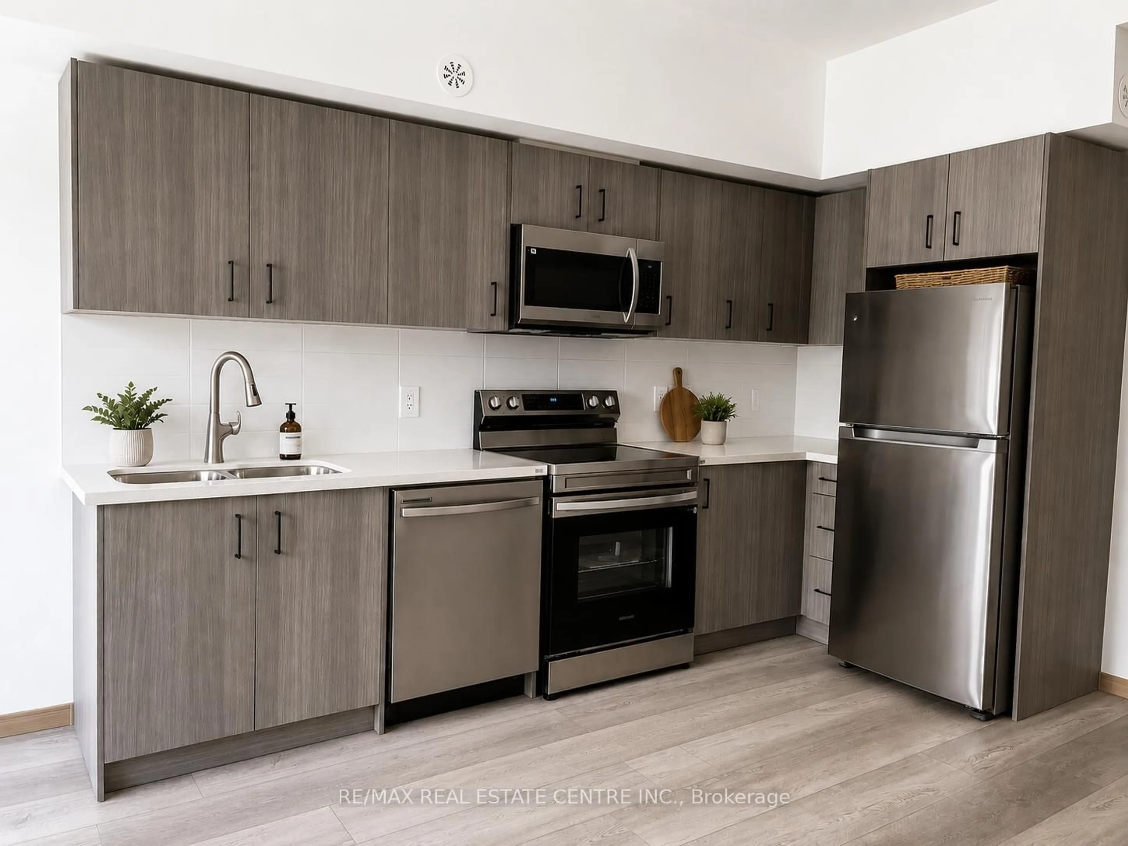 Standard kitchen, unknown for 3425 Sheppard Ave #307, Toronto Ontario M1T 3K5