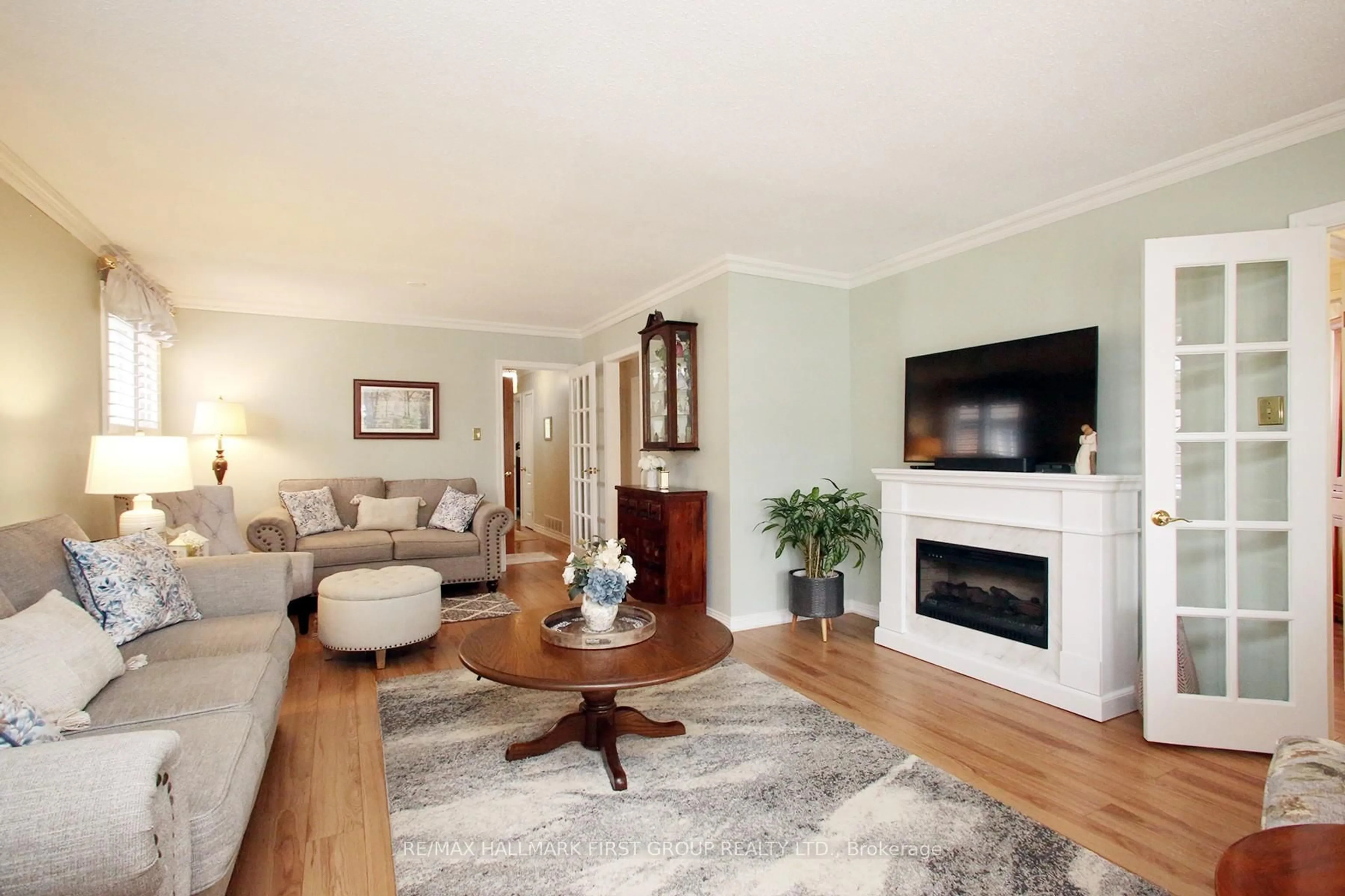 Living room with furniture, wood/laminate floor for 10 Calais St, Whitby Ontario L1N 5M1