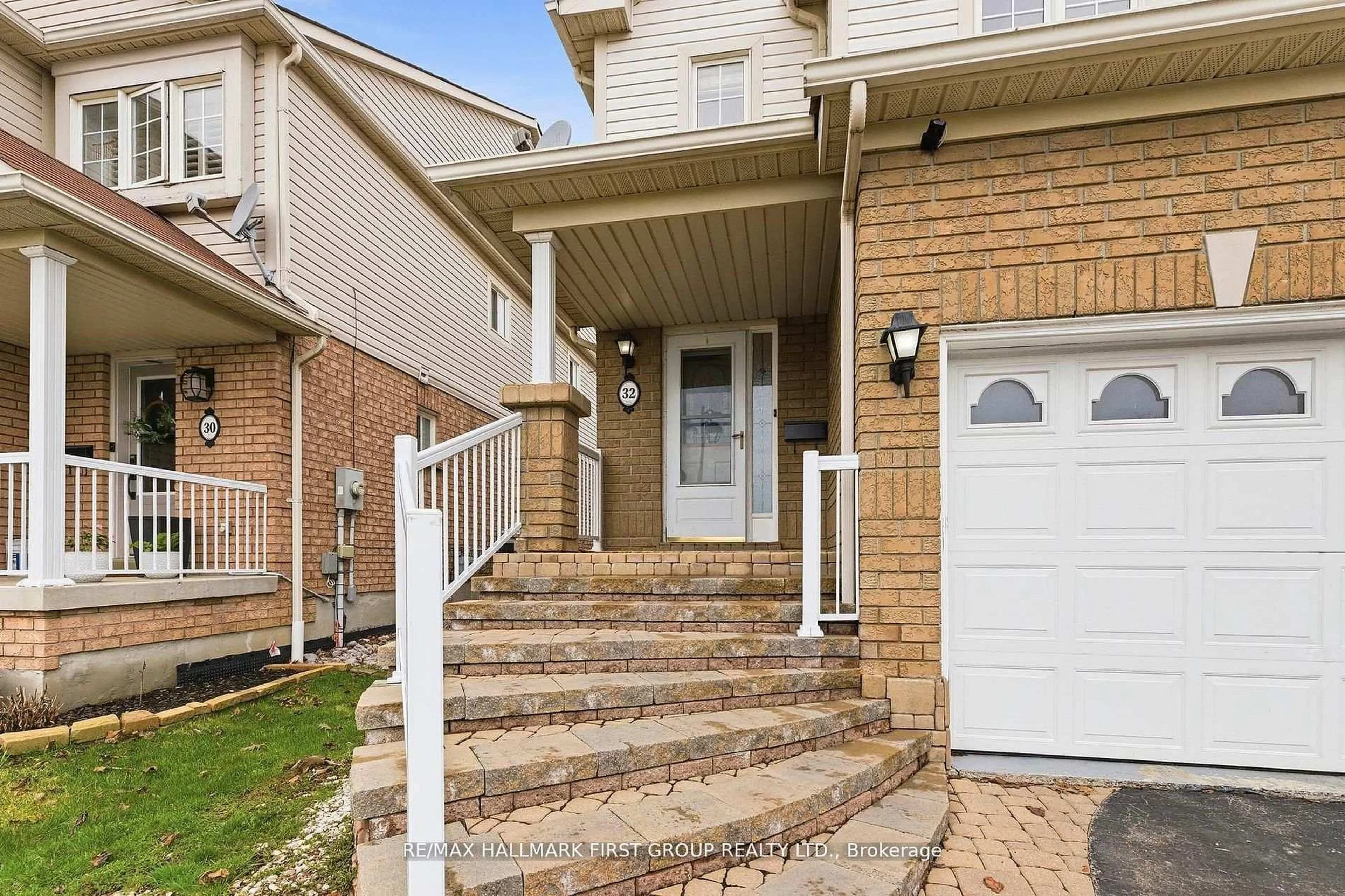 Unknown for 32 Samandria Ave, Whitby Ontario L1R 2Z7