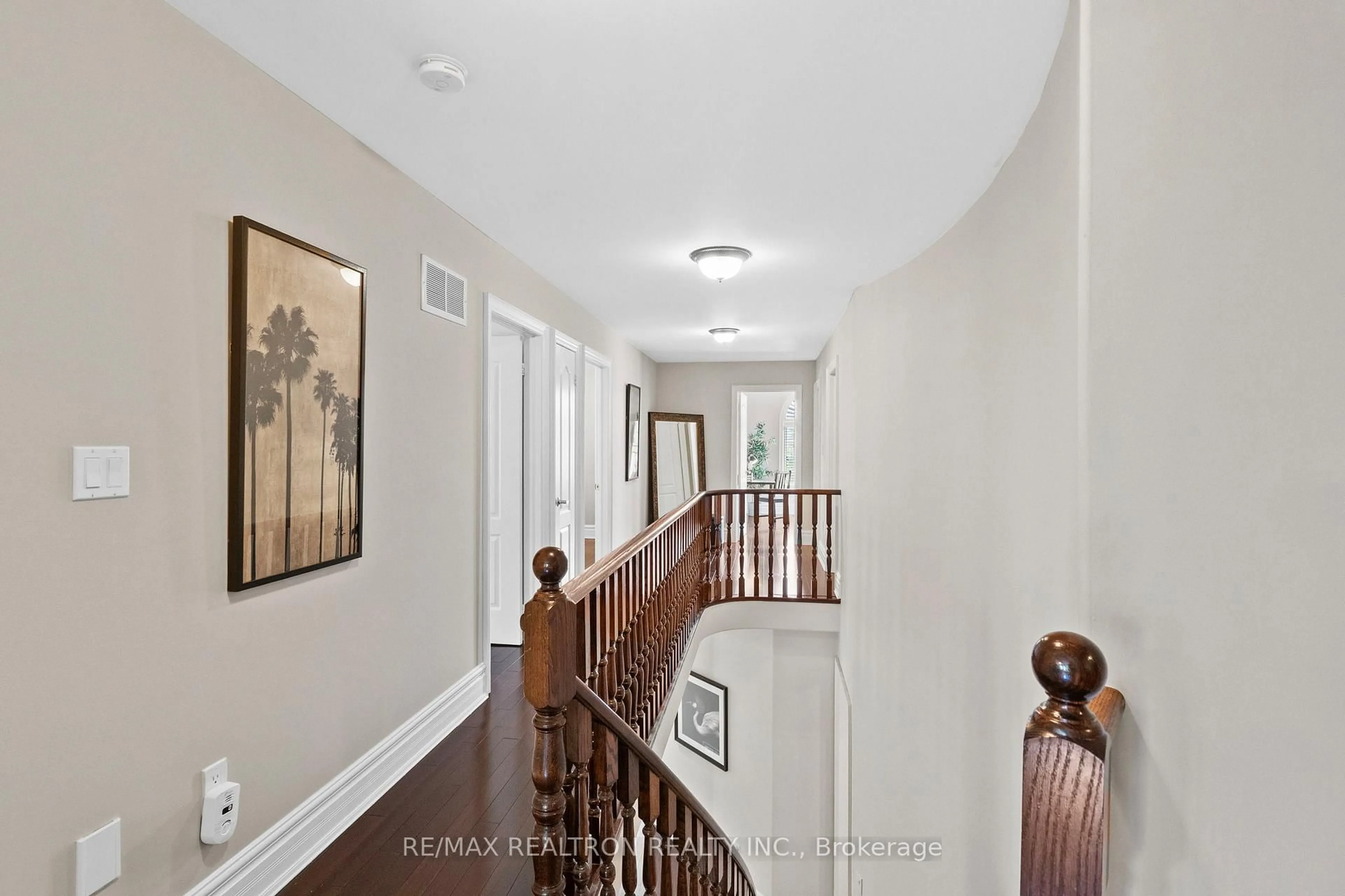 Indoor foyer for 1020 Colonial St, Pickering Ontario L1X 1P1