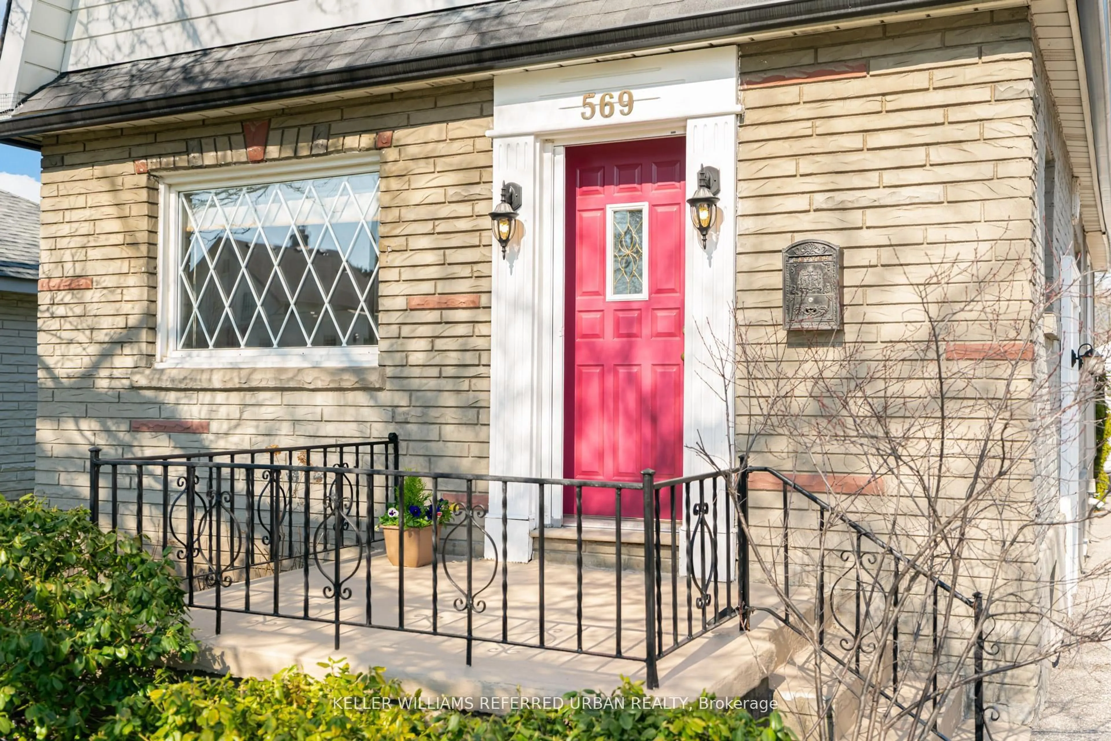 Unknown for 569 Masson St, Oshawa Ontario L1G 5A2
