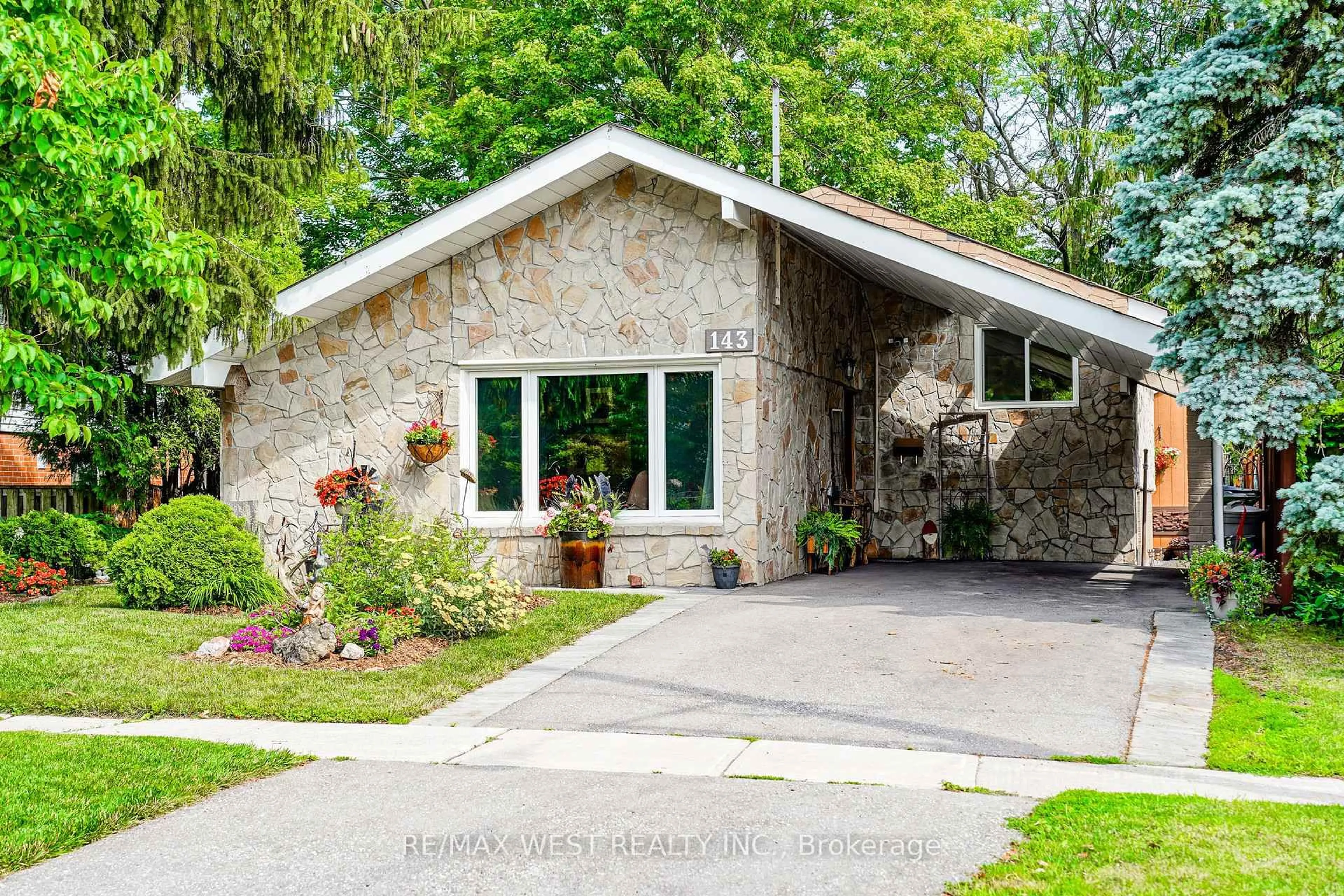 Home with brick exterior material, street for 143 Botany Hill Rd, Toronto Ontario M1G 3K6