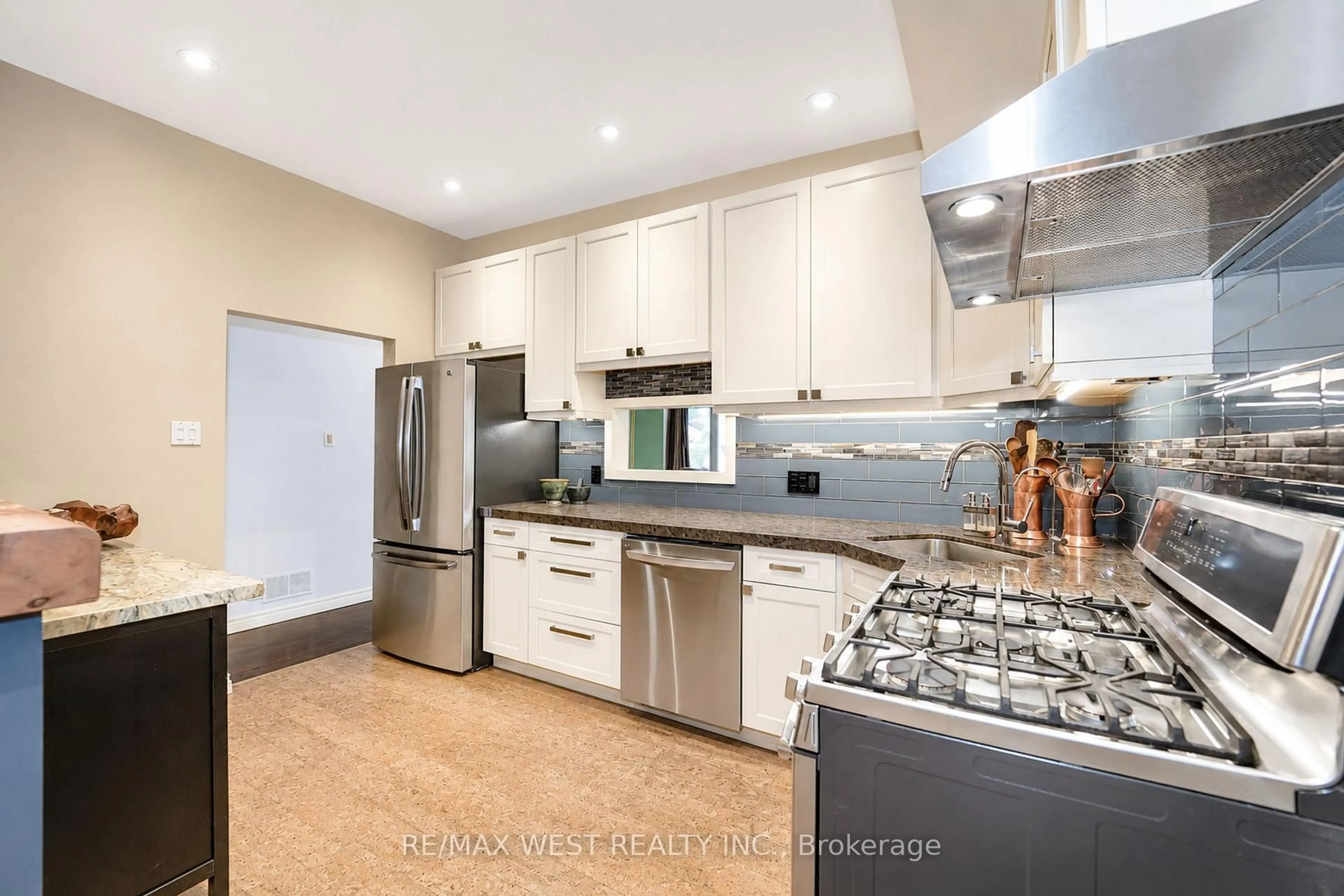Contemporary kitchen, unknown for 143 Botany Hill Rd, Toronto Ontario M1G 3K6