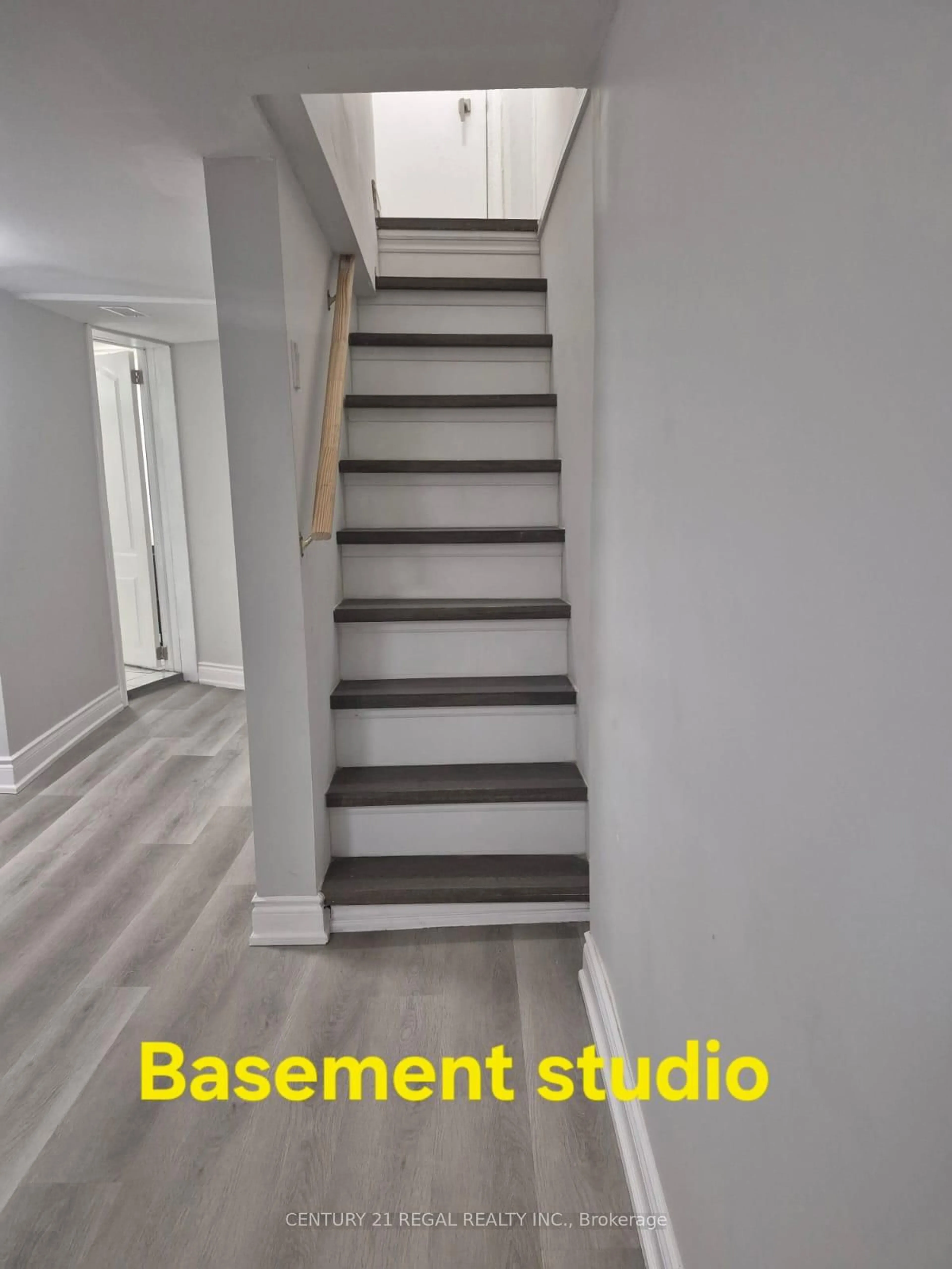 Stairs for 462 Dawes Rd, Toronto Ontario M4B 2E9
