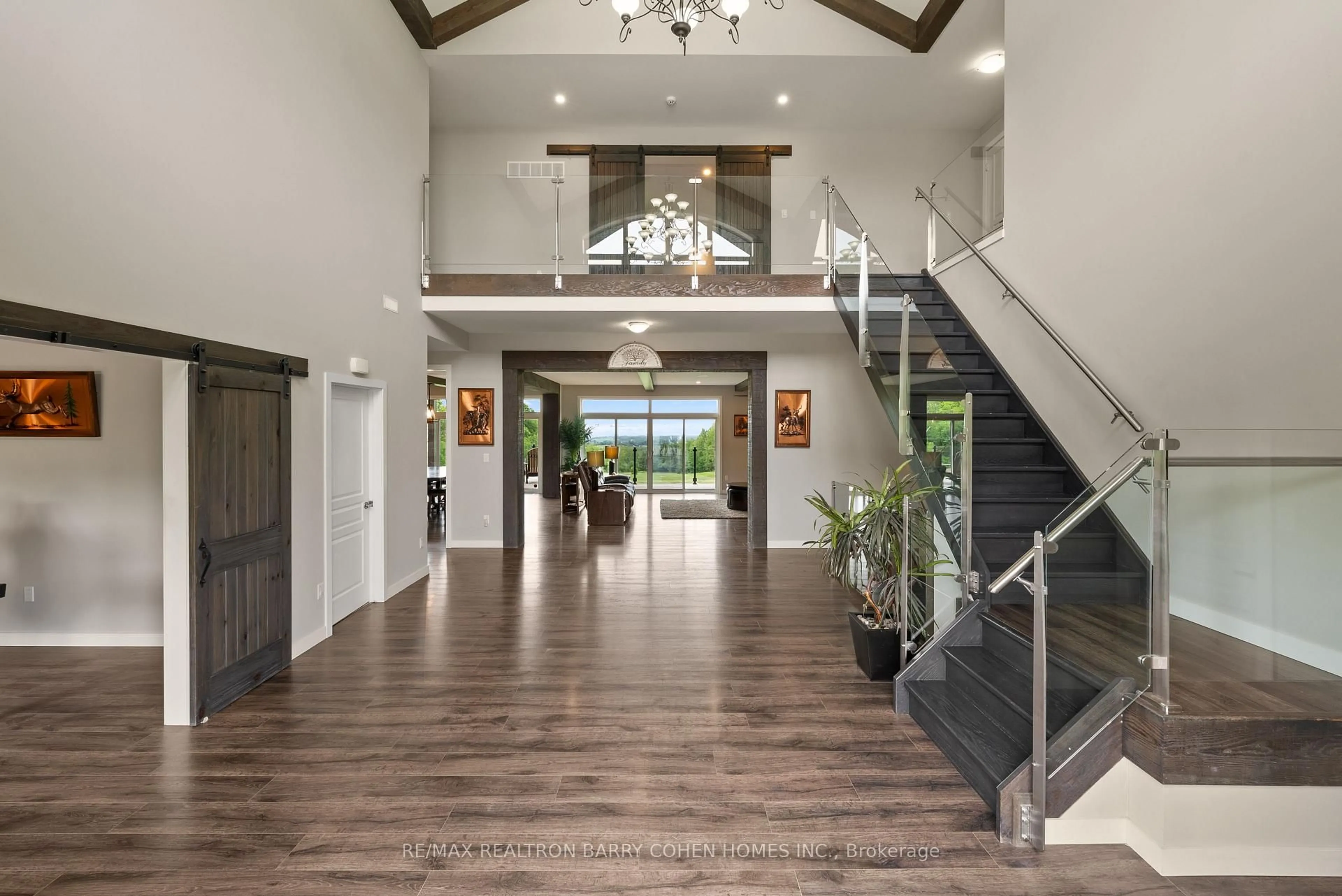 Indoor foyer for 3395 Pickering Uxbridge Townline, Pickering Ontario L1Y 0A5