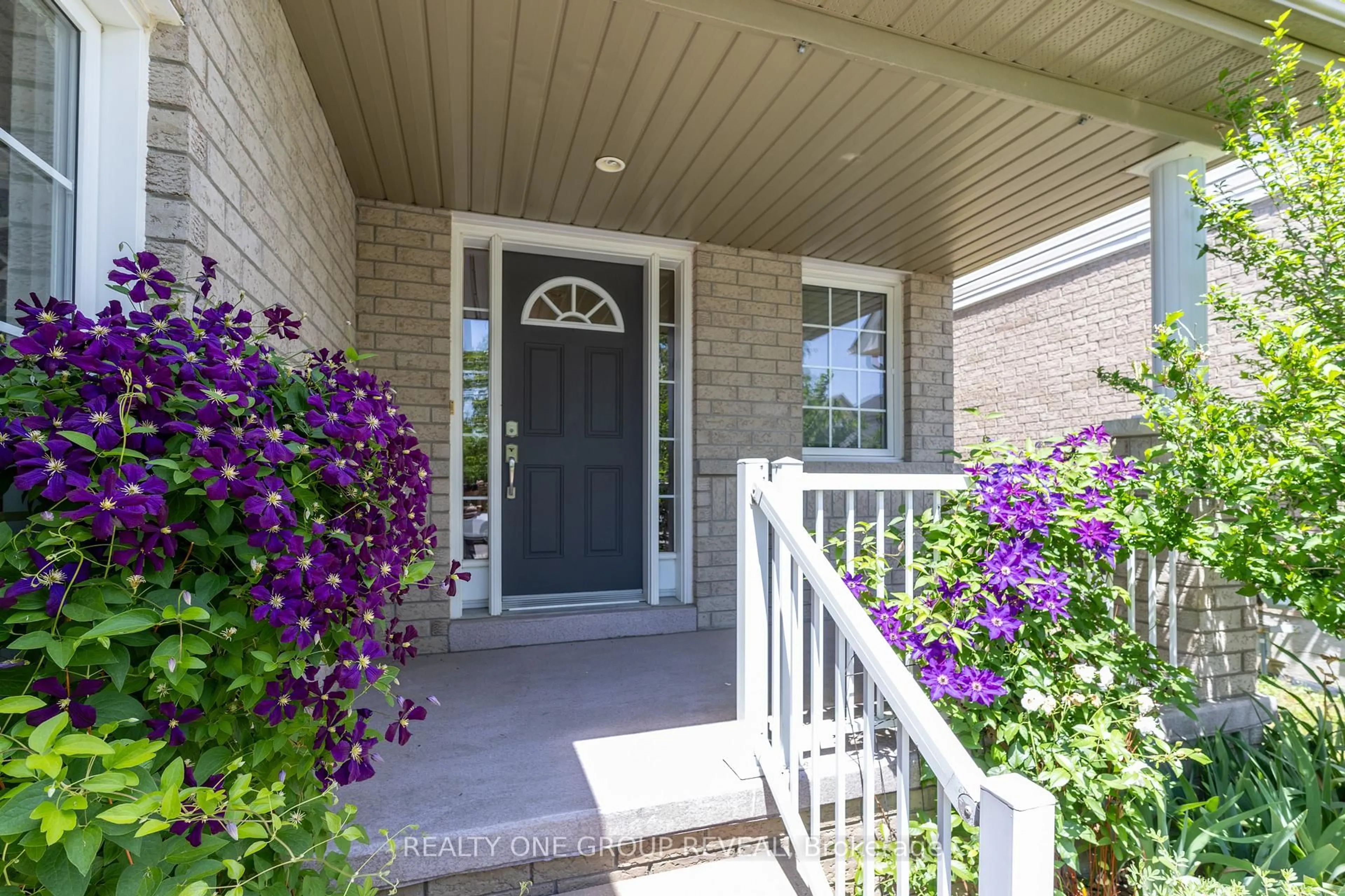 Indoor entryway for 528 Luple Ave, Oshawa Ontario L1K 0K9