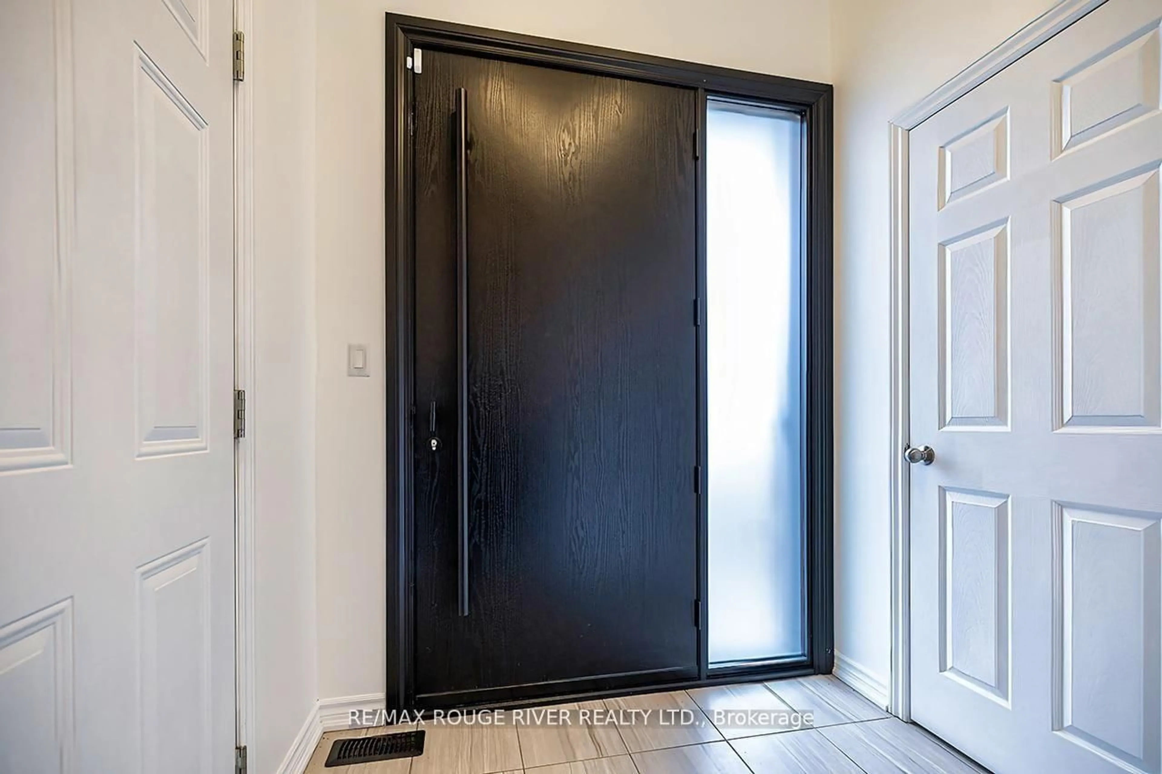 Indoor entryway for 10 Moses Cres, Clarington Ontario L1C 0T7