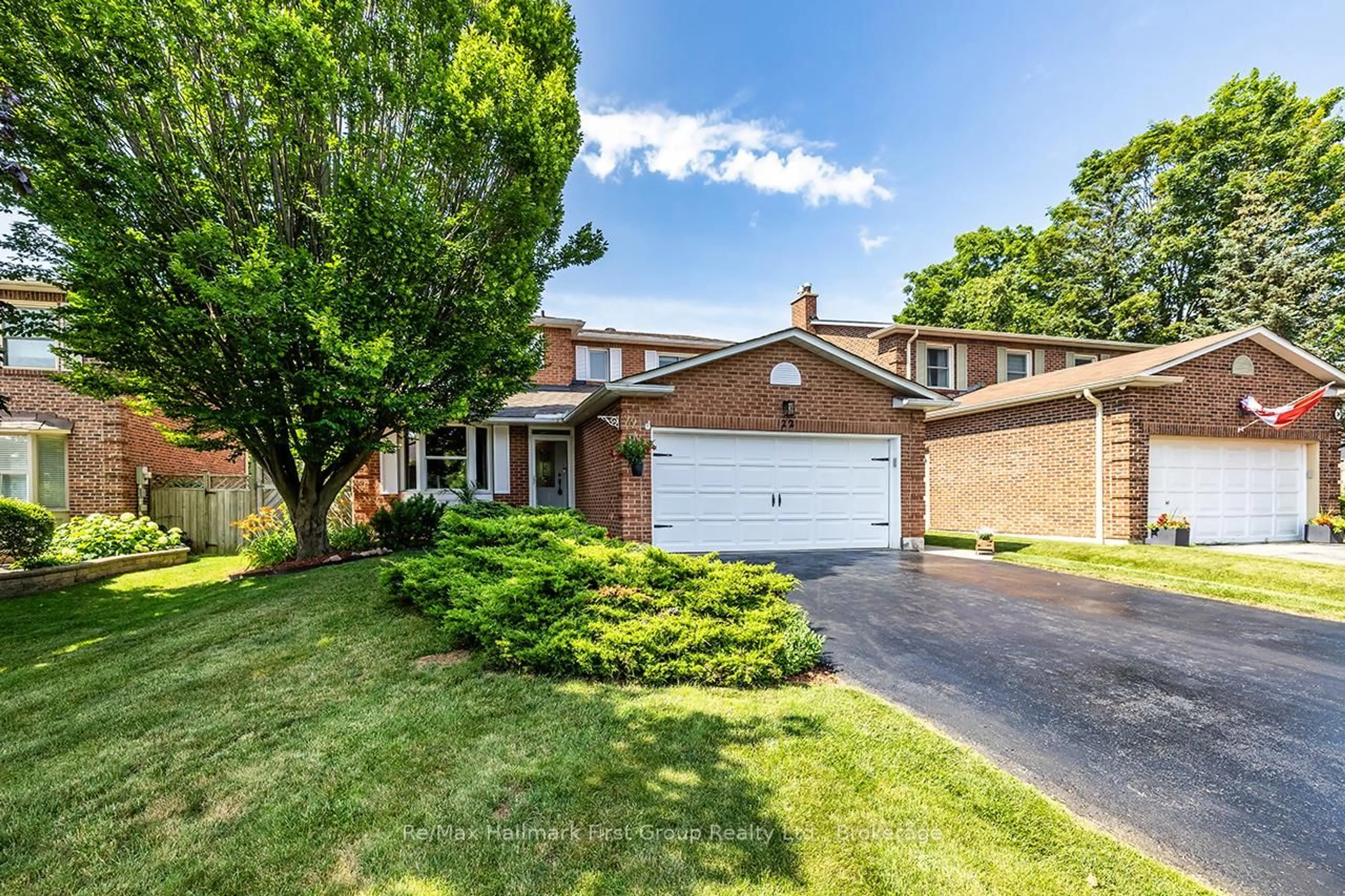 Home with brick exterior material, street for 22 Ladies College Dr, Whitby Ontario L1N 6H3