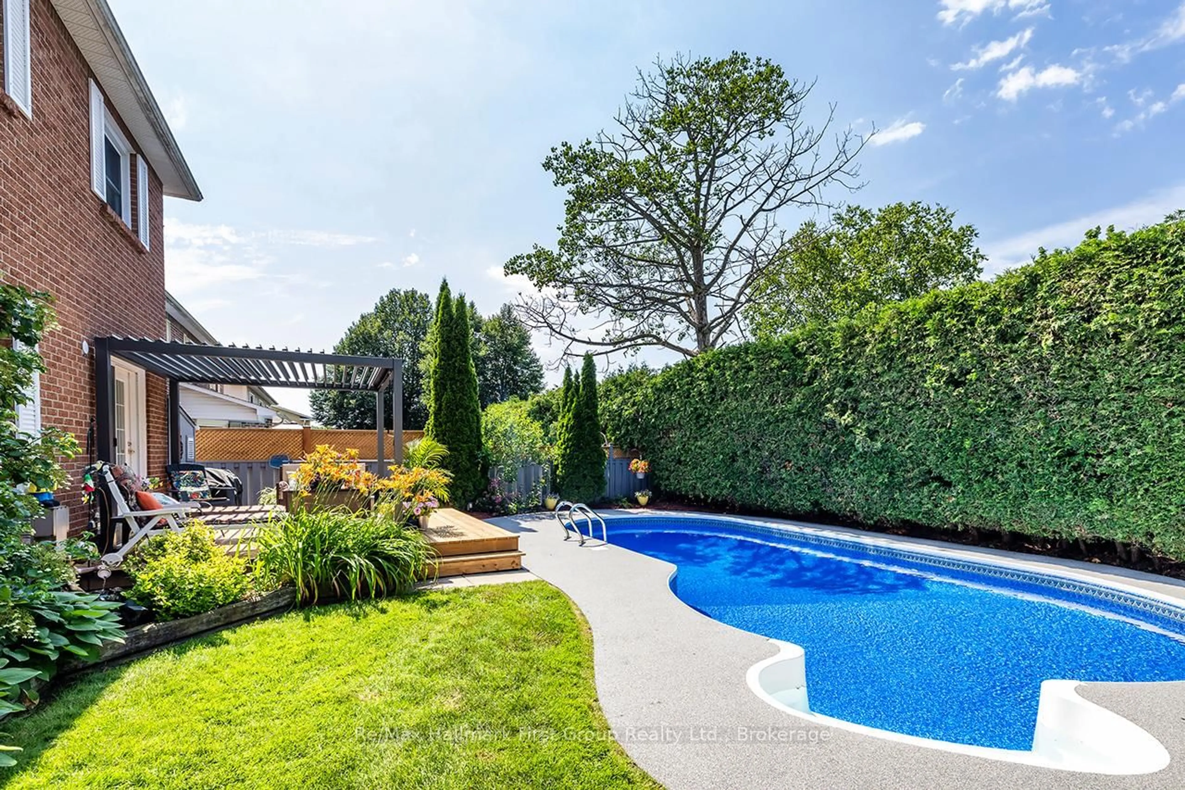Pool for 22 Ladies College Dr, Whitby Ontario L1N 6H3