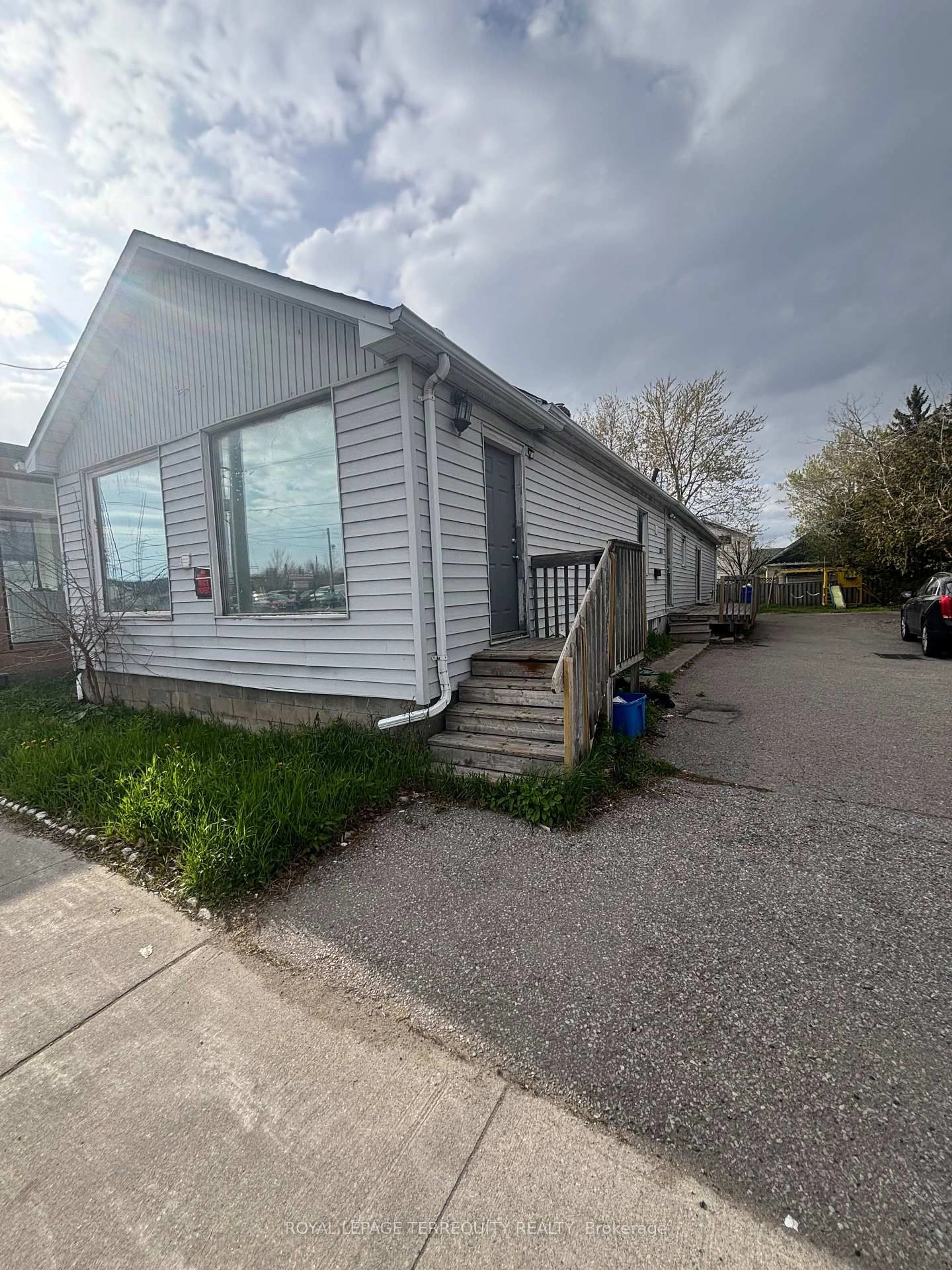 Unknown for 252 Bloor St, Oshawa Ontario L1H 3M6