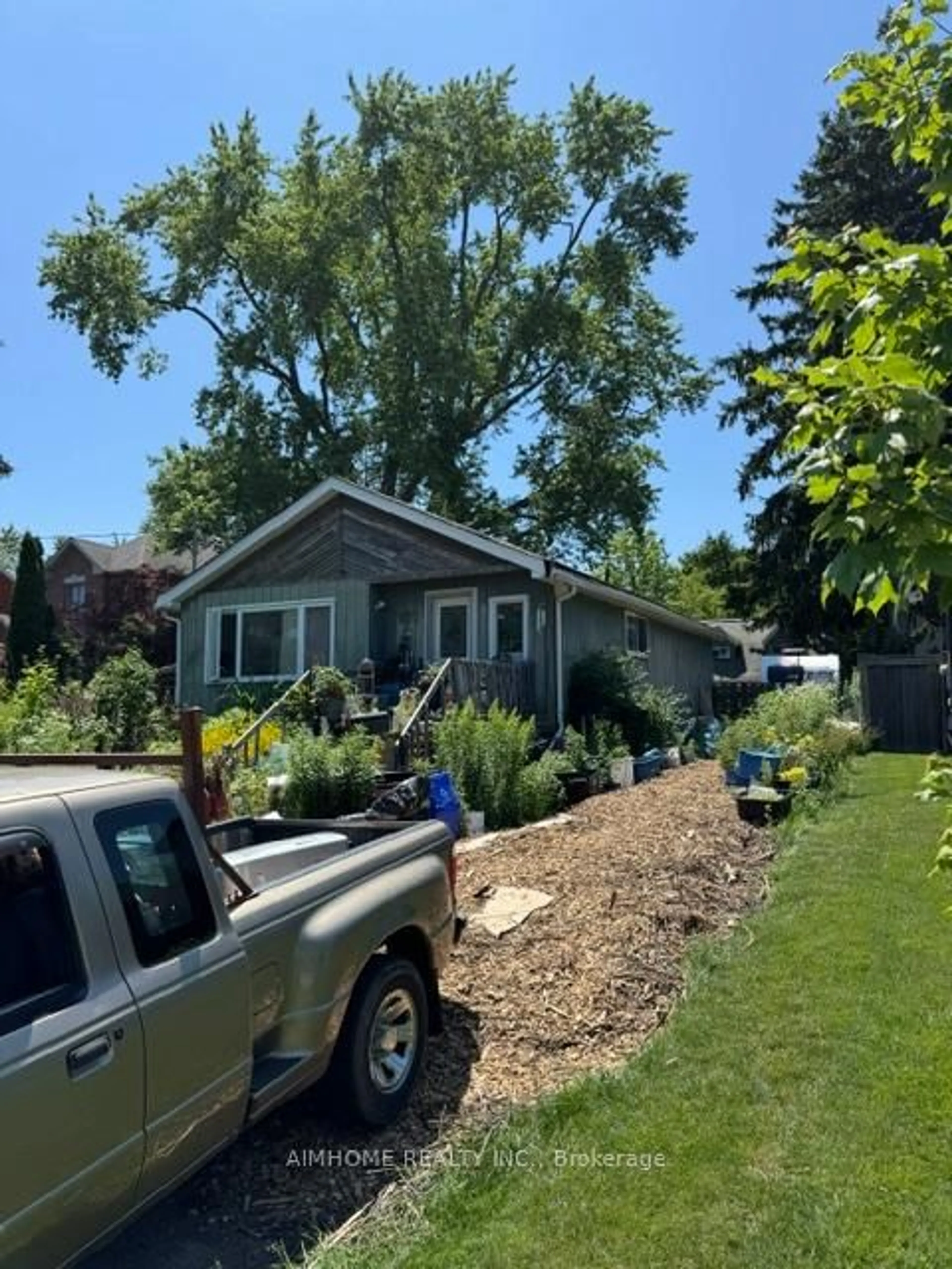 Home with vinyl exterior material, street for 532 Marksbury Rd, Pickering Ontario L1W 2S6