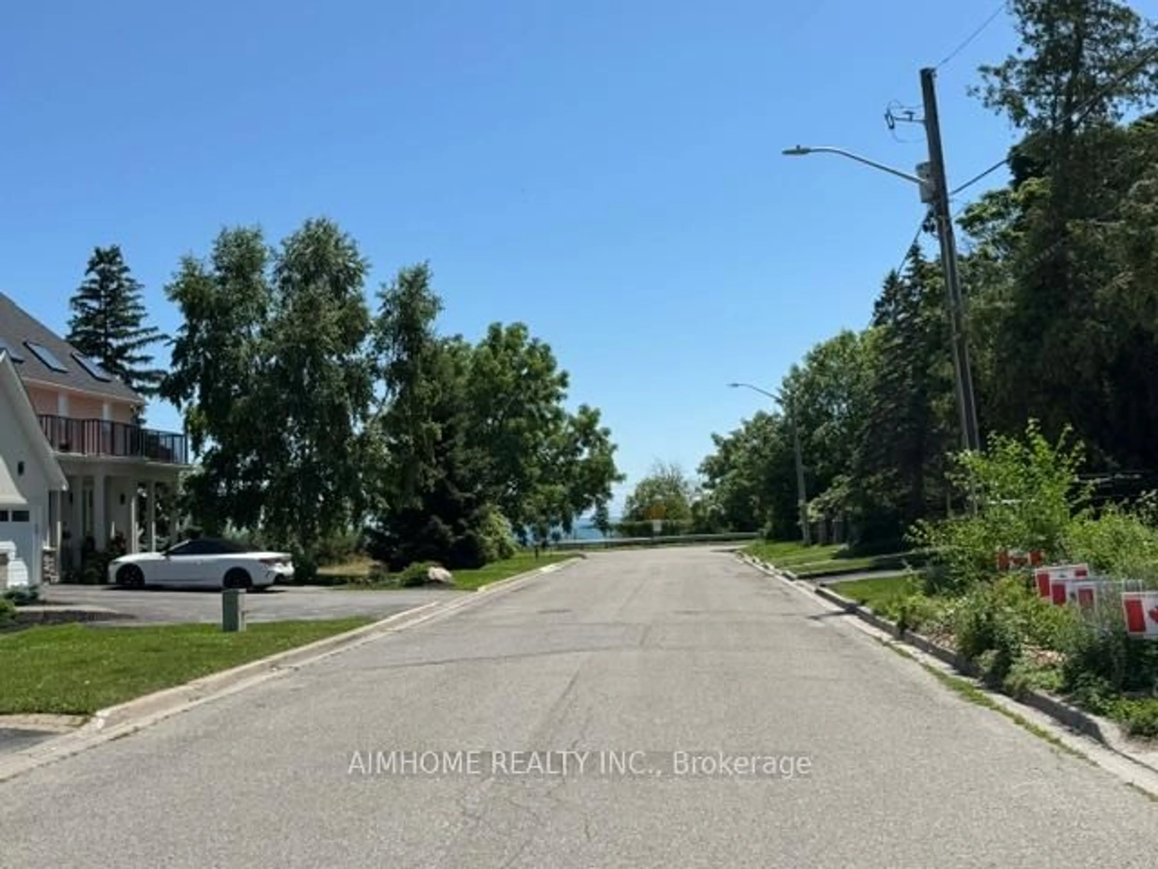 Blurry image for 532 Marksbury Rd, Pickering Ontario L1W 2S6