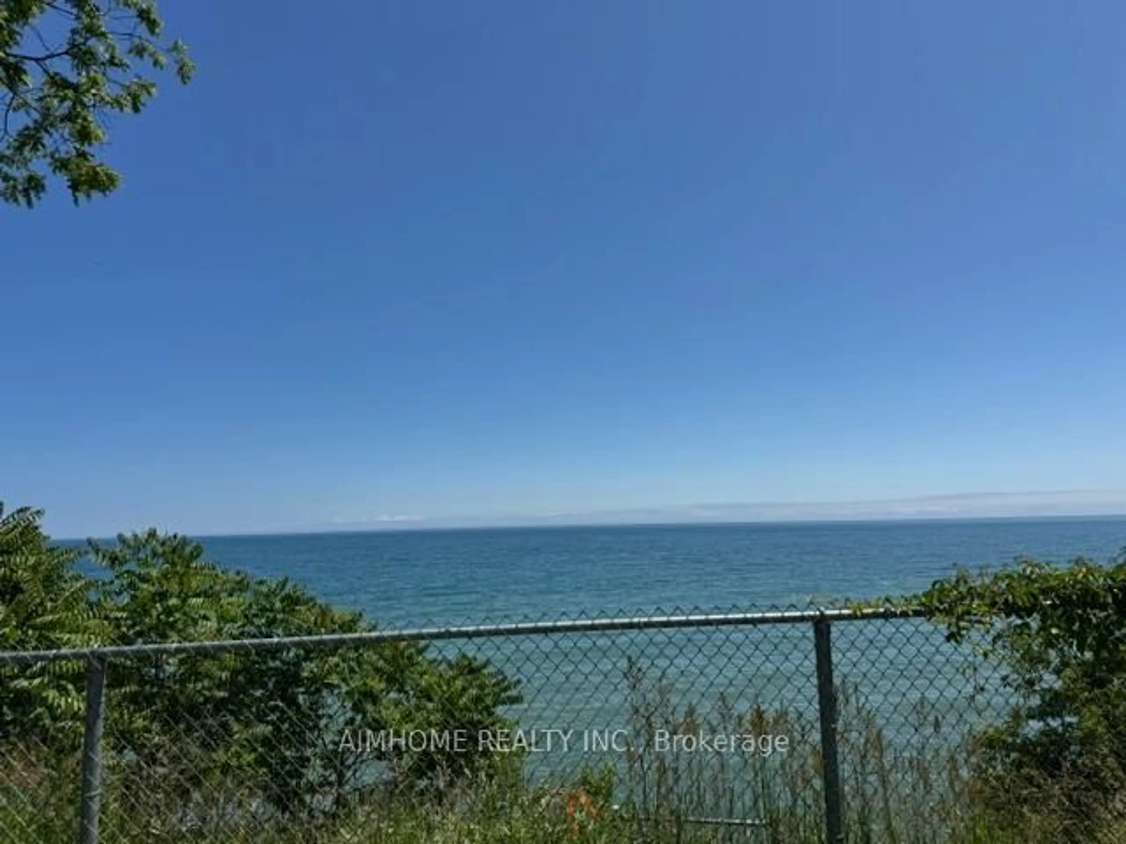 Blurry image for 532 Marksbury Rd, Pickering Ontario L1W 2S6