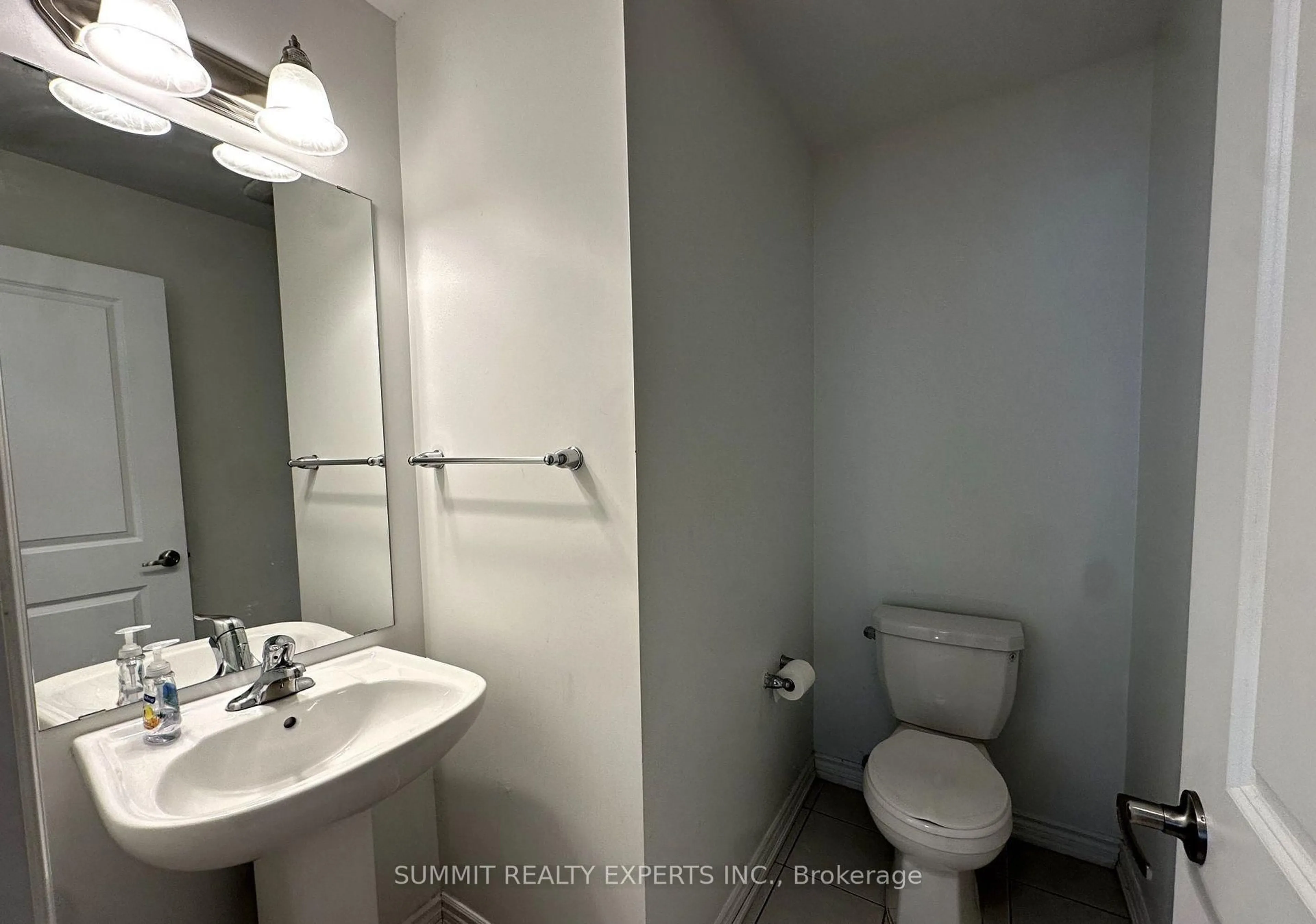 Standard bathroom, unknown for 793 Eddystone Path, Oshawa Ontario L1H 0B1