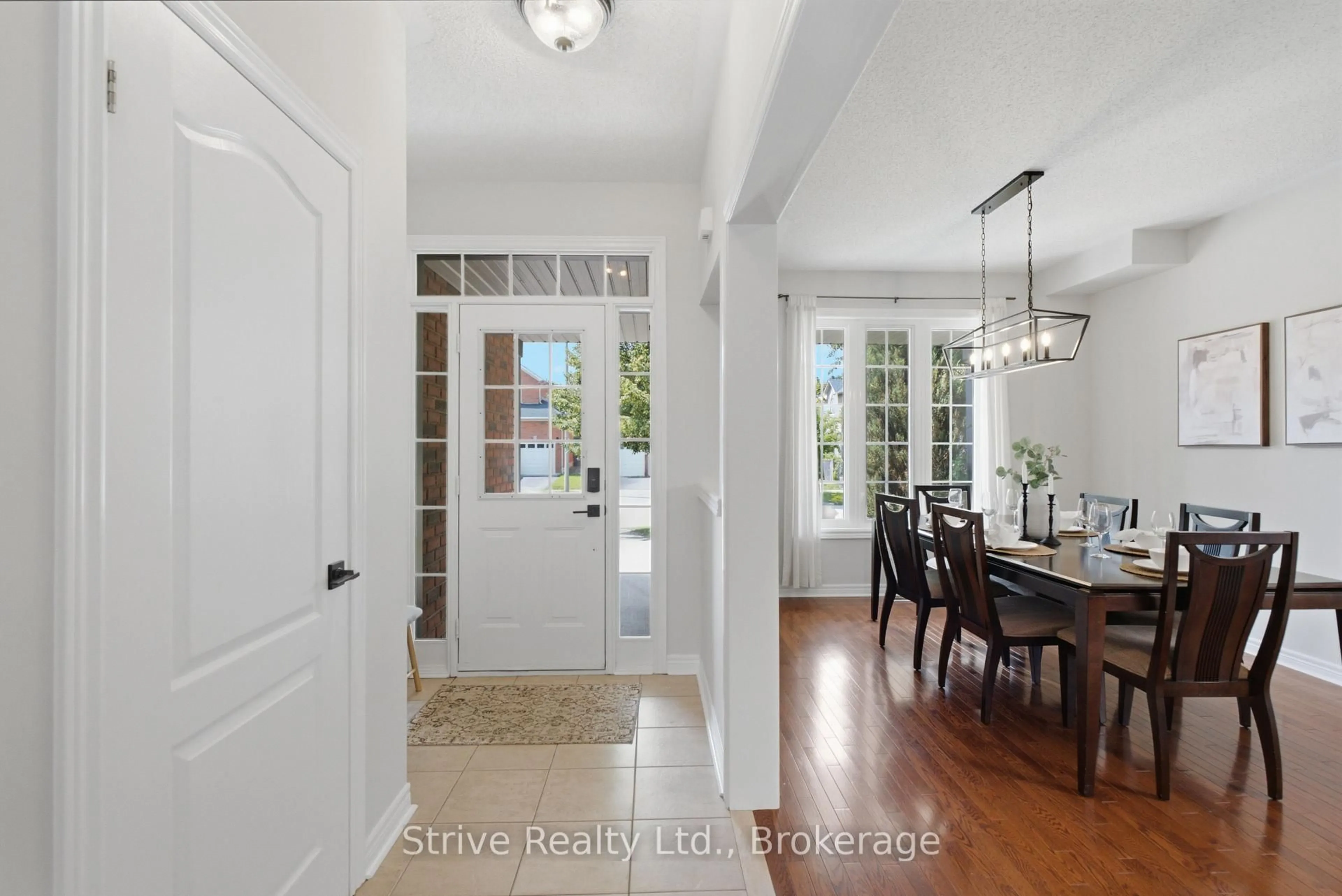 Indoor entryway for 272 Huntington Cres, Clarington Ontario L1E 3J3