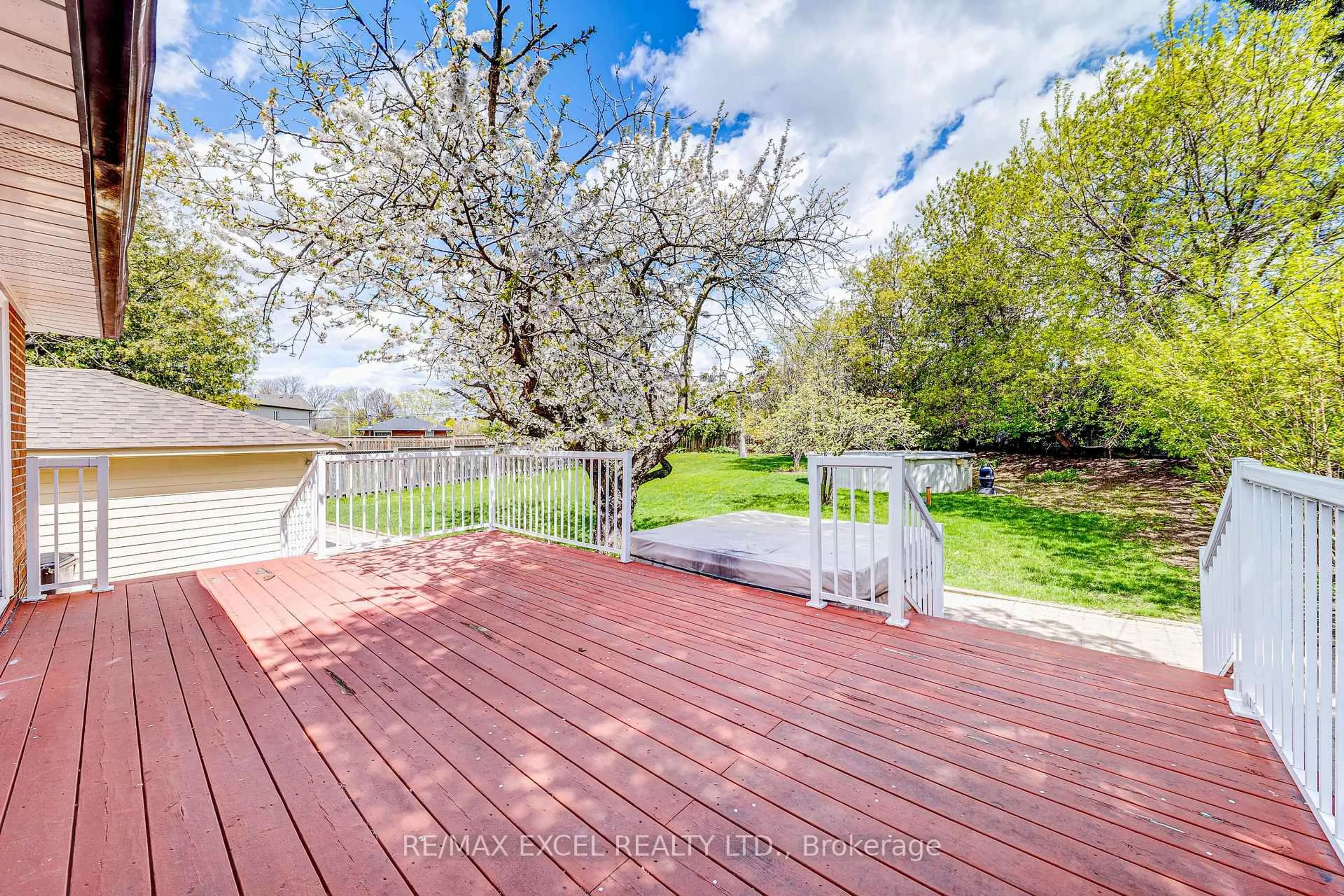 A pic from outside/outdoor area/front of a property/back of a property/a pic from drone, water/lake/river/ocean view for 51 Tordale Cres, Toronto Ontario M1P 3X6