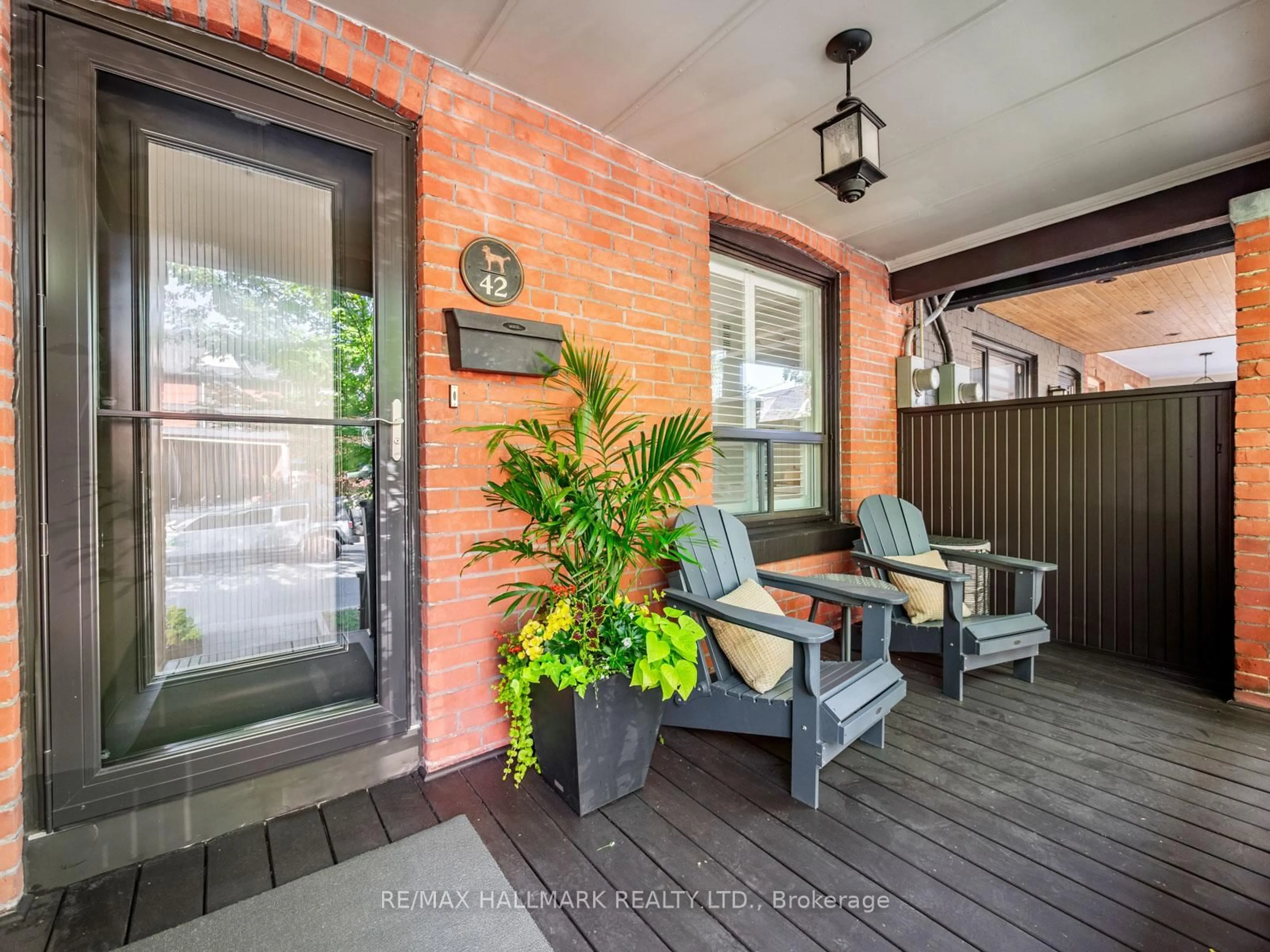 Indoor entryway for 42 Arundel Ave, Toronto Ontario M4K 3A2