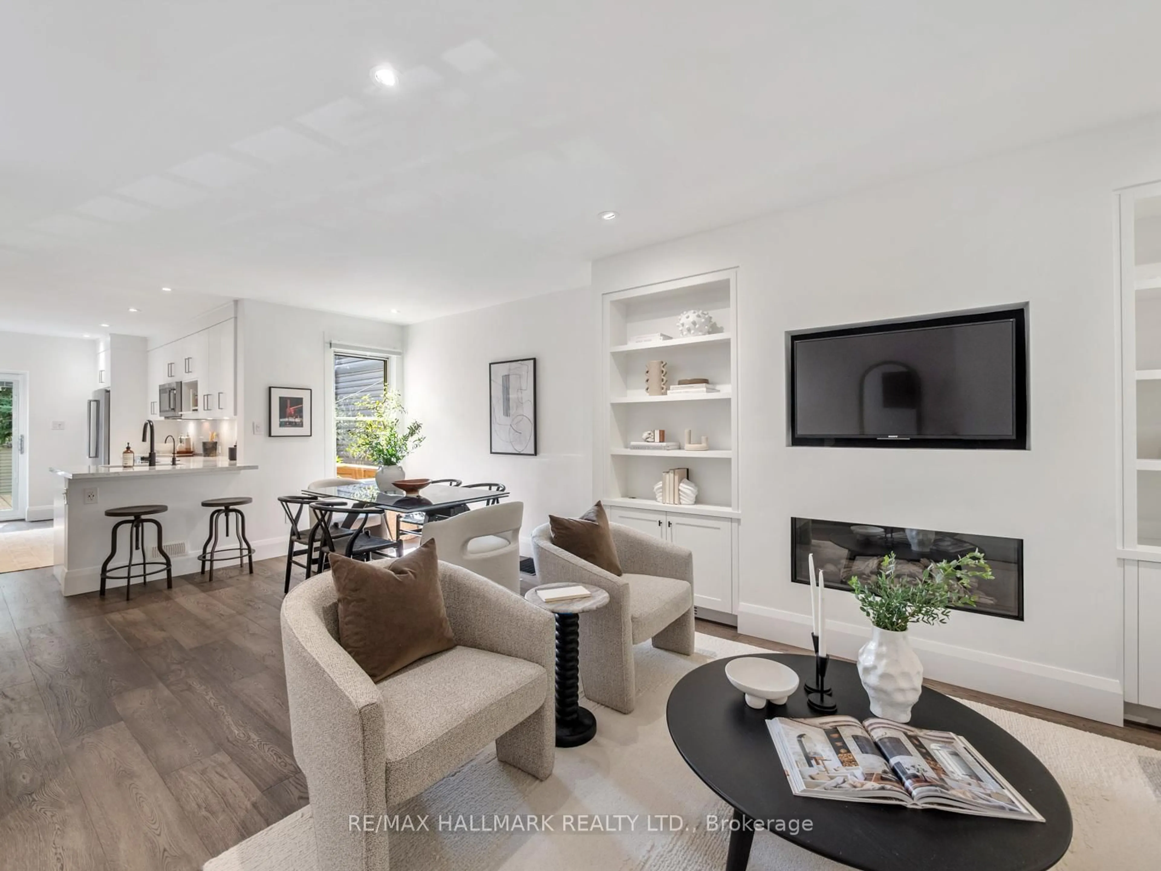 Living room with furniture, unknown for 42 Arundel Ave, Toronto Ontario M4K 3A2