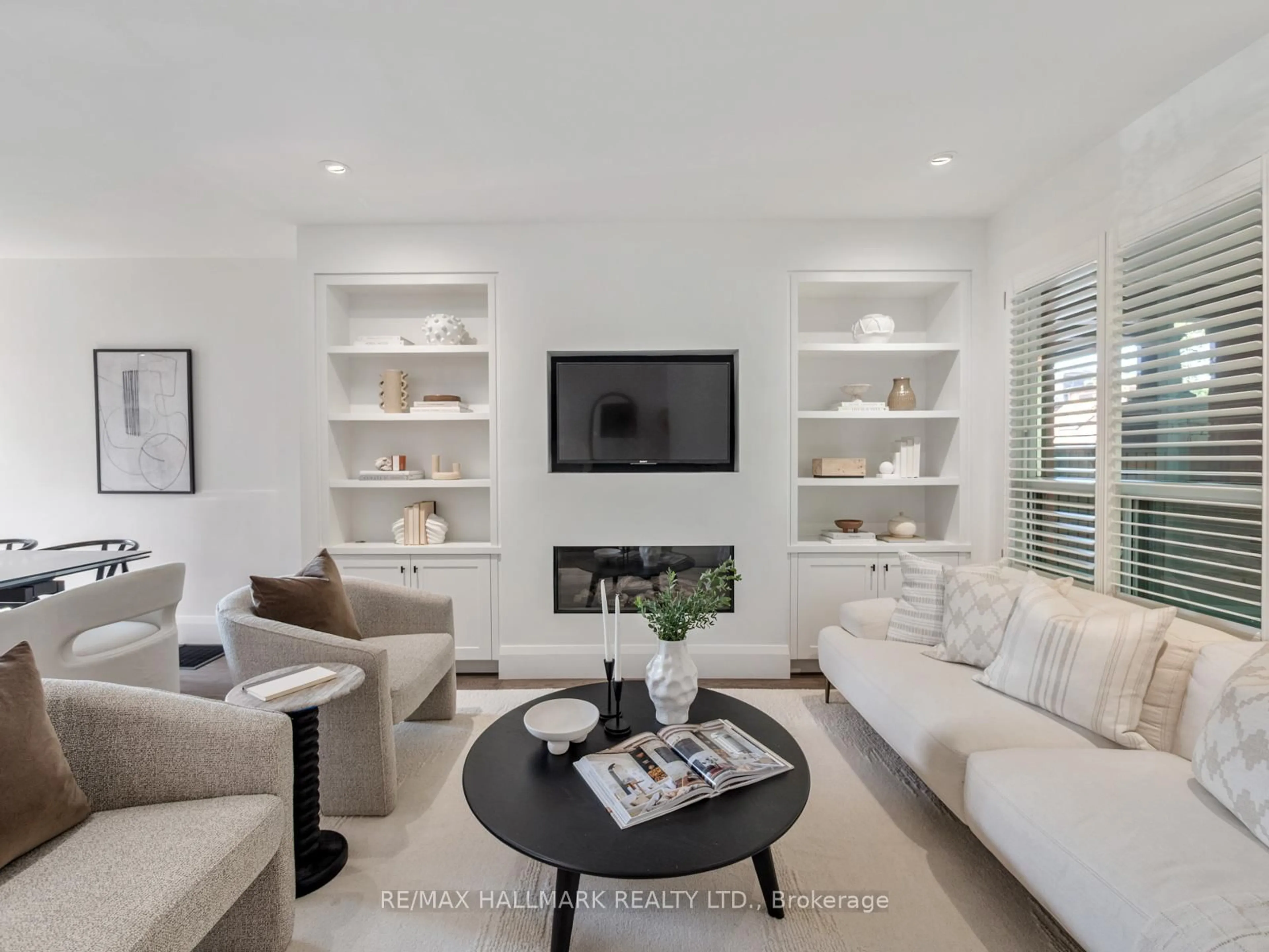 Living room with furniture, unknown for 42 Arundel Ave, Toronto Ontario M4K 3A2