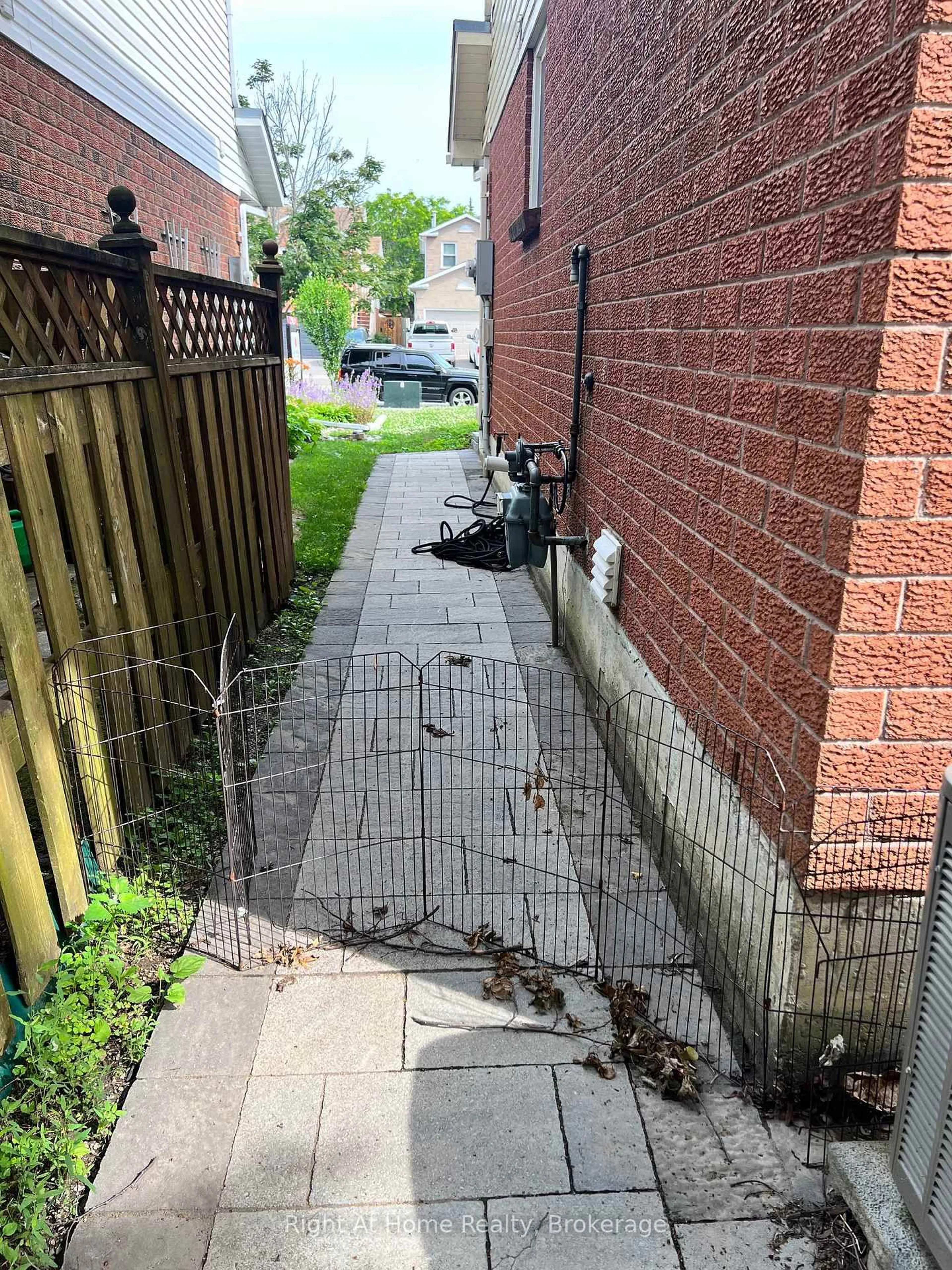 Patio, street for 26 Moyse Dr, Clarington Ontario L1E 2V4