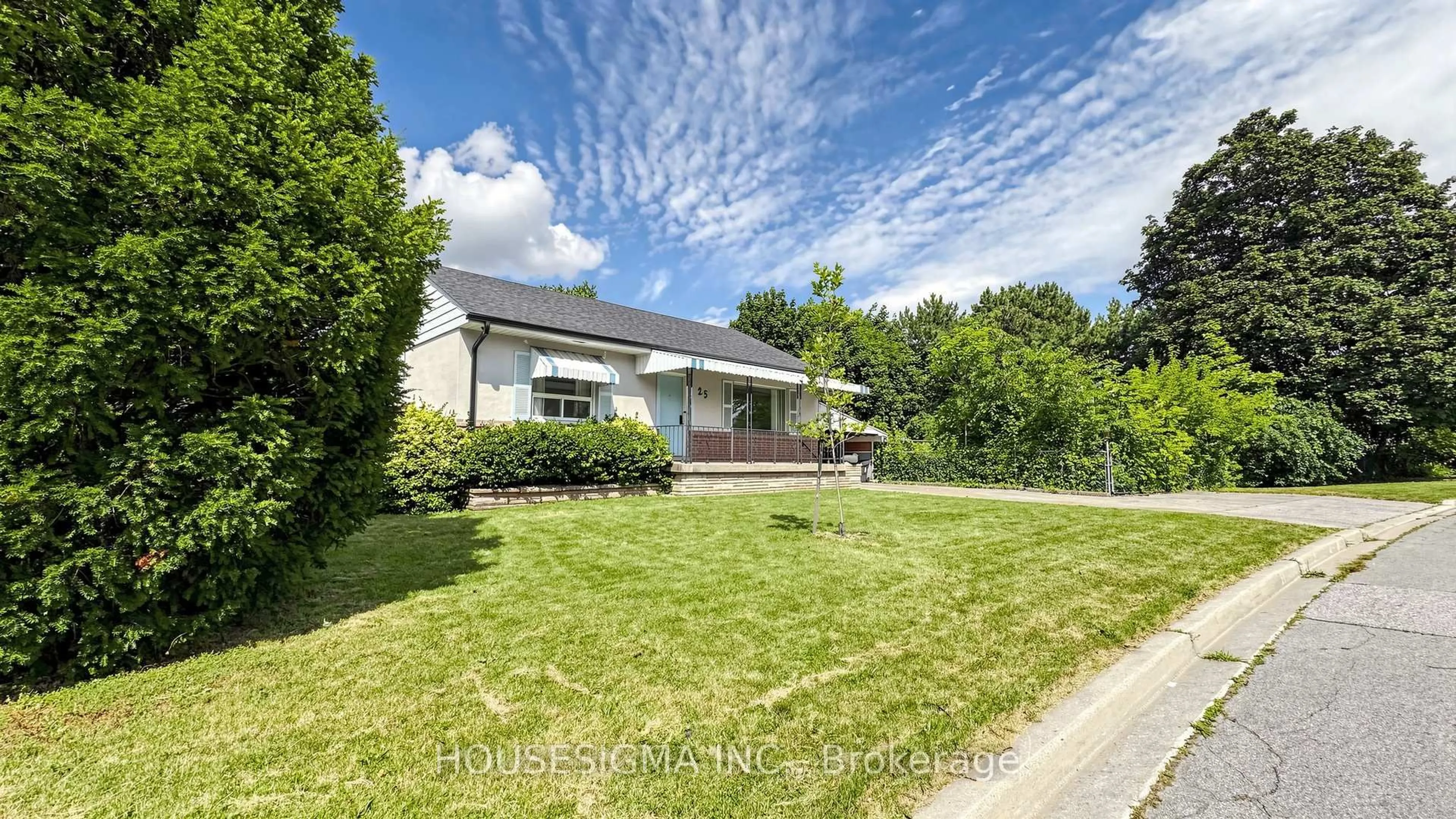 A pic from outside/outdoor area/front of a property/back of a property/a pic from drone, street for 25 Little Rock Dr, Toronto Ontario M1M 3N7
