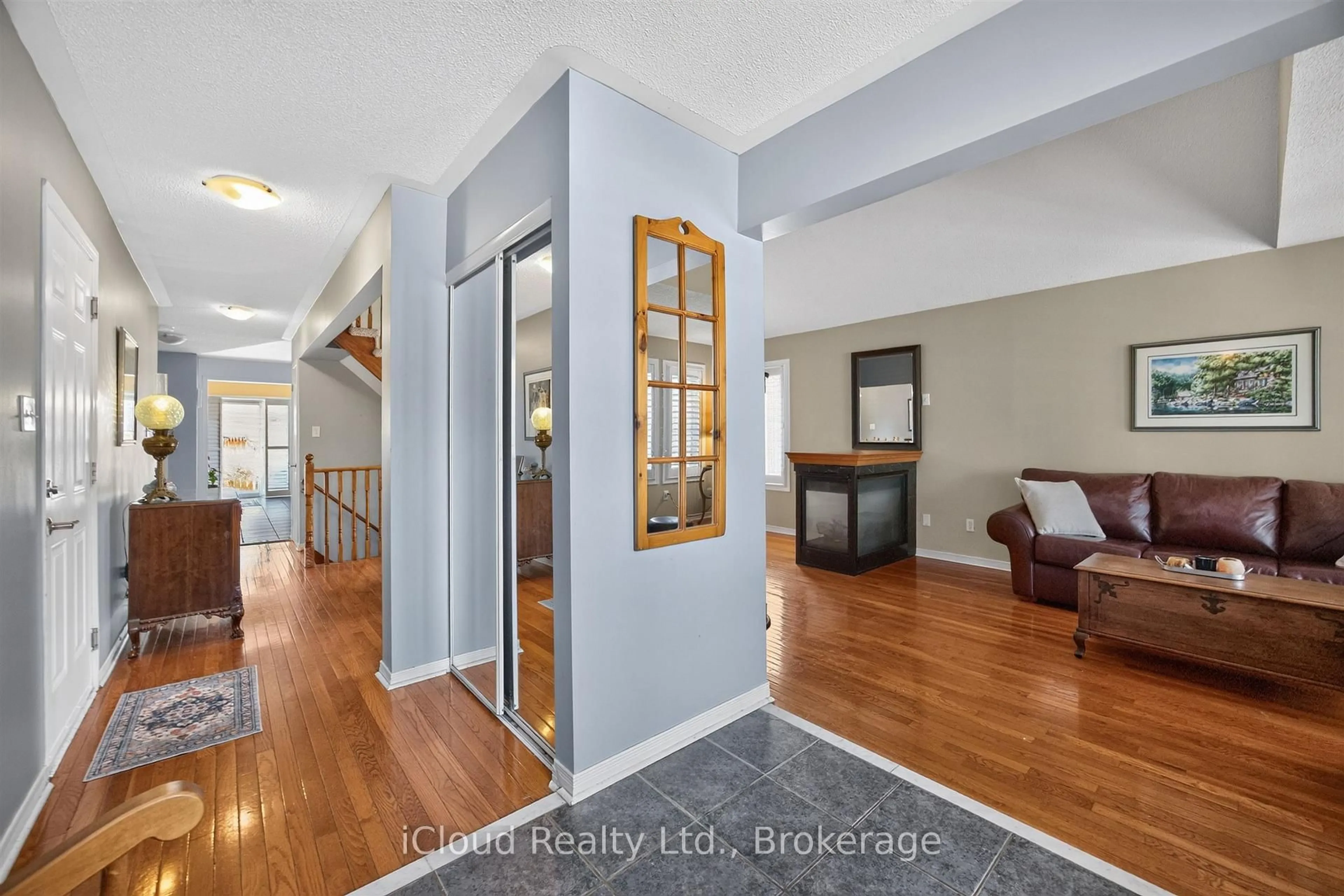 Indoor entryway for 39 Milligan St, Clarington Ontario L1B 1R6