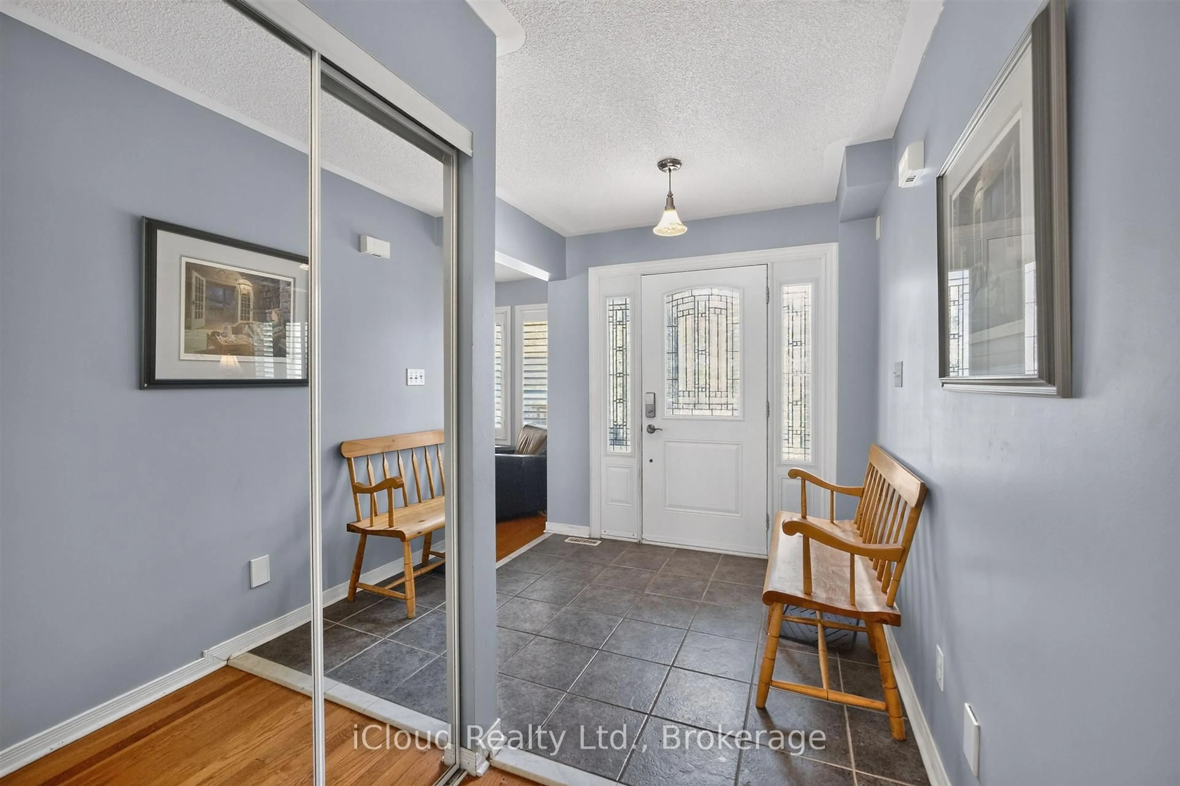 Indoor entryway for 39 Milligan St, Clarington Ontario L1B 1R6