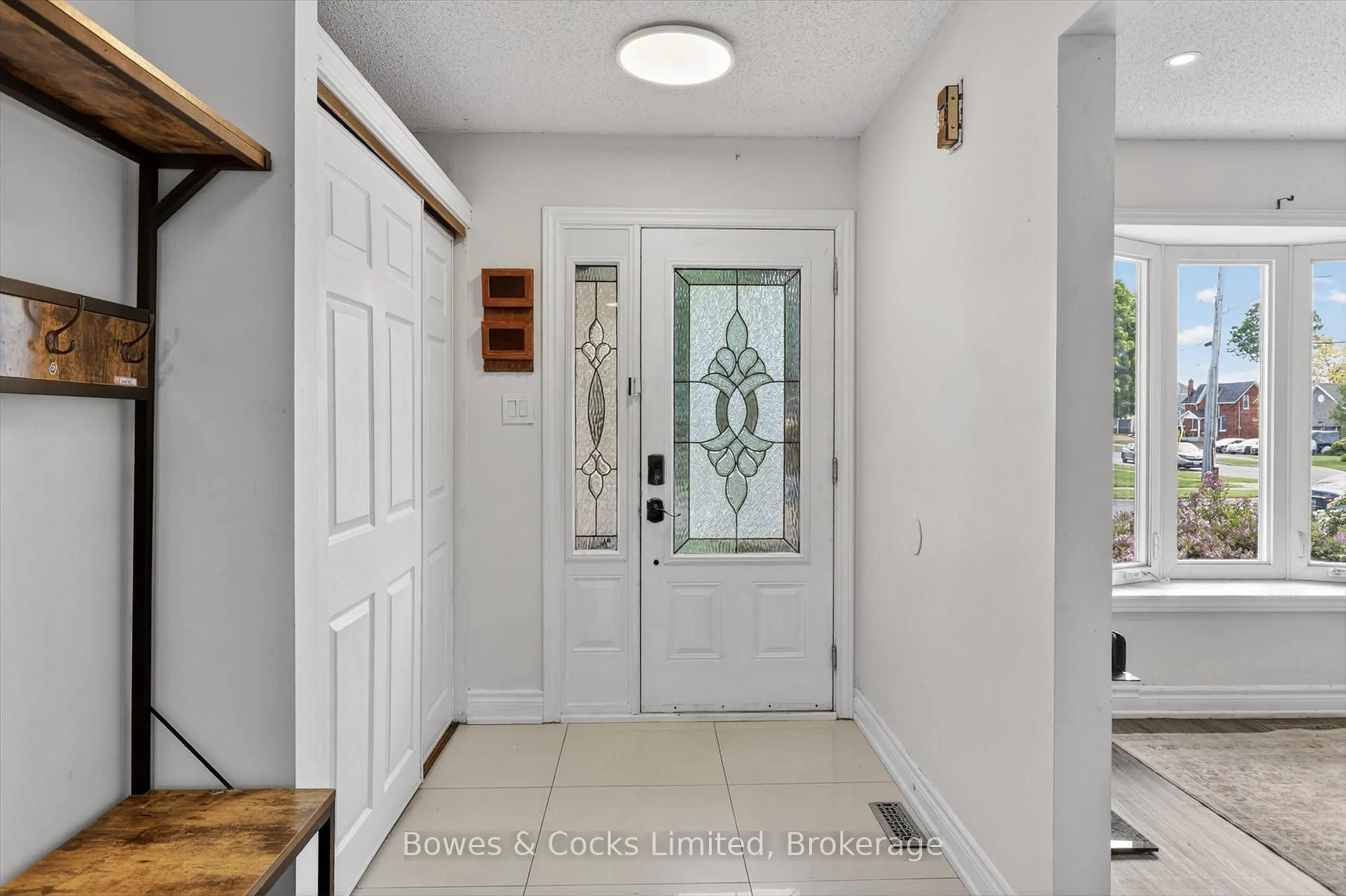 Indoor entryway for 4 Claret Rd, Clarington Ontario L1E 1V9