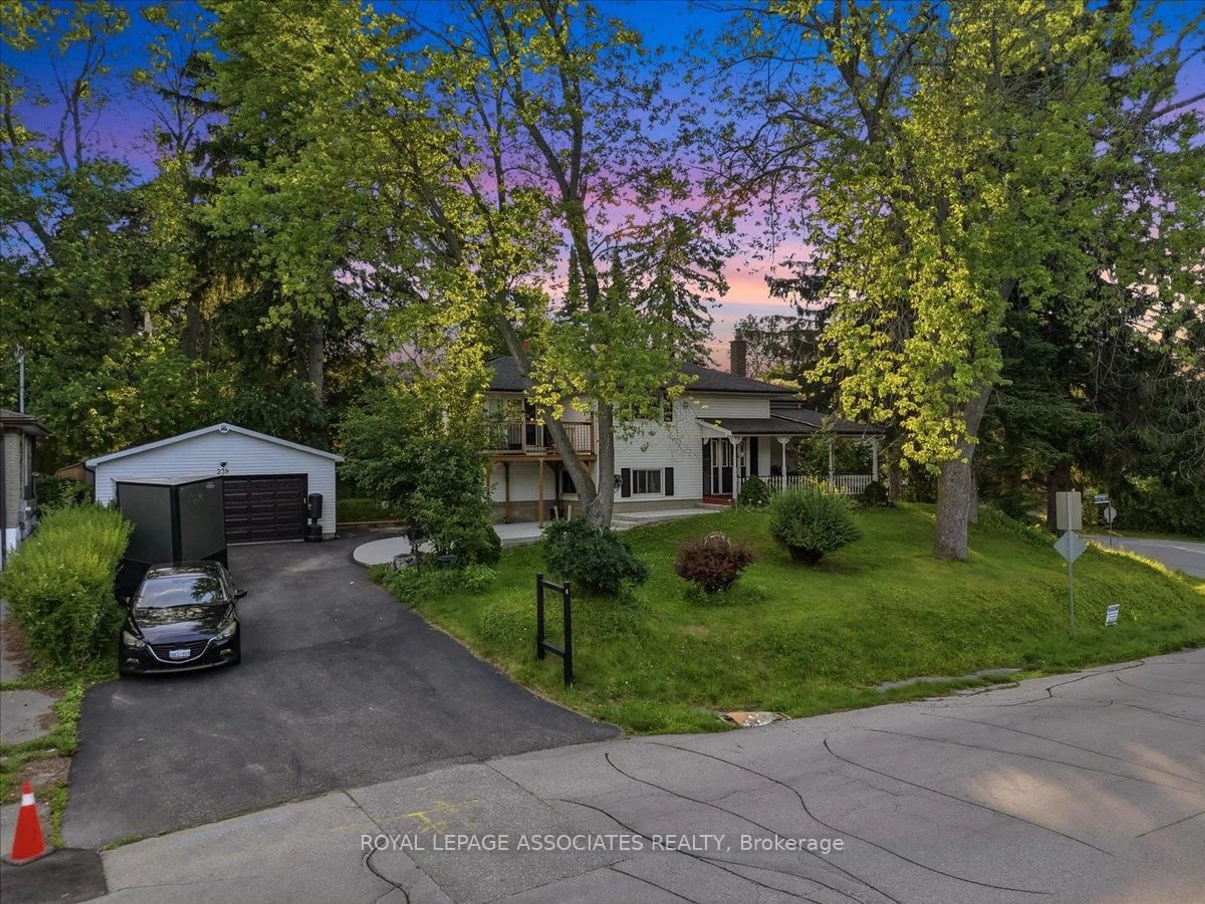 A pic from outside/outdoor area/front of a property/back of a property/a pic from drone, street for 239 Island Rd, Toronto Ontario M1C 2R1