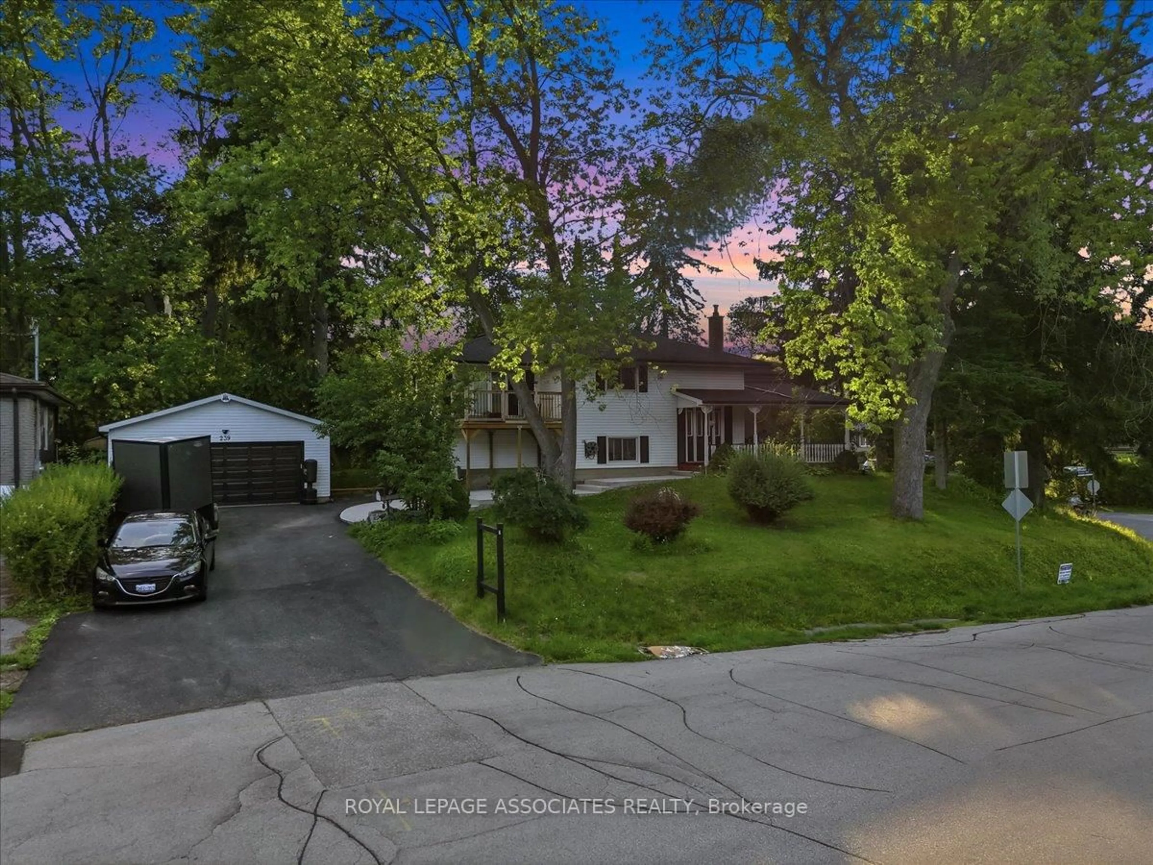 A pic from outside/outdoor area/front of a property/back of a property/a pic from drone, street for 239 Island Rd, Toronto Ontario M1C 2R1