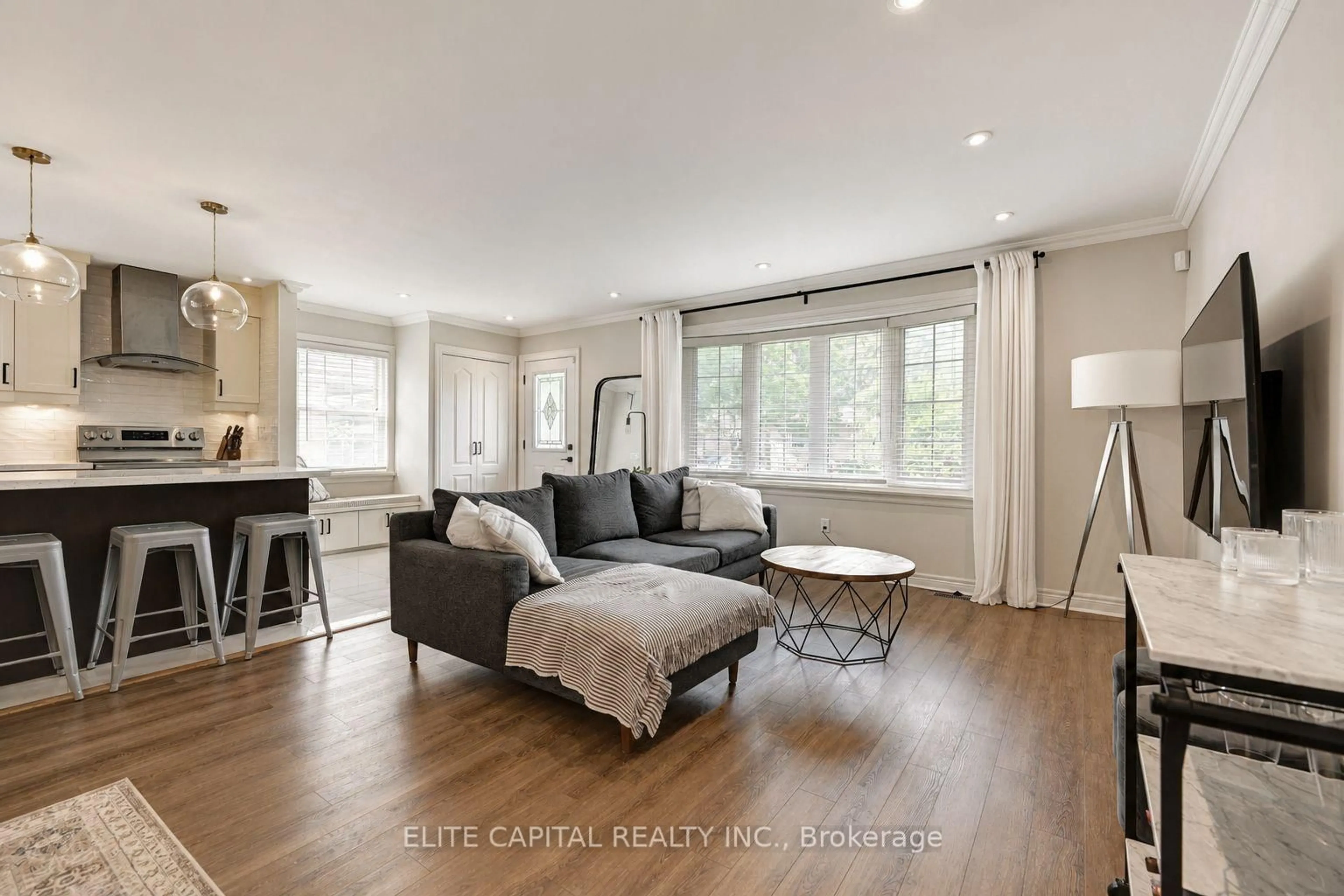 Living room with furniture, wood/laminate floor for 171 Canlish Rd, Toronto Ontario M1P 1T1