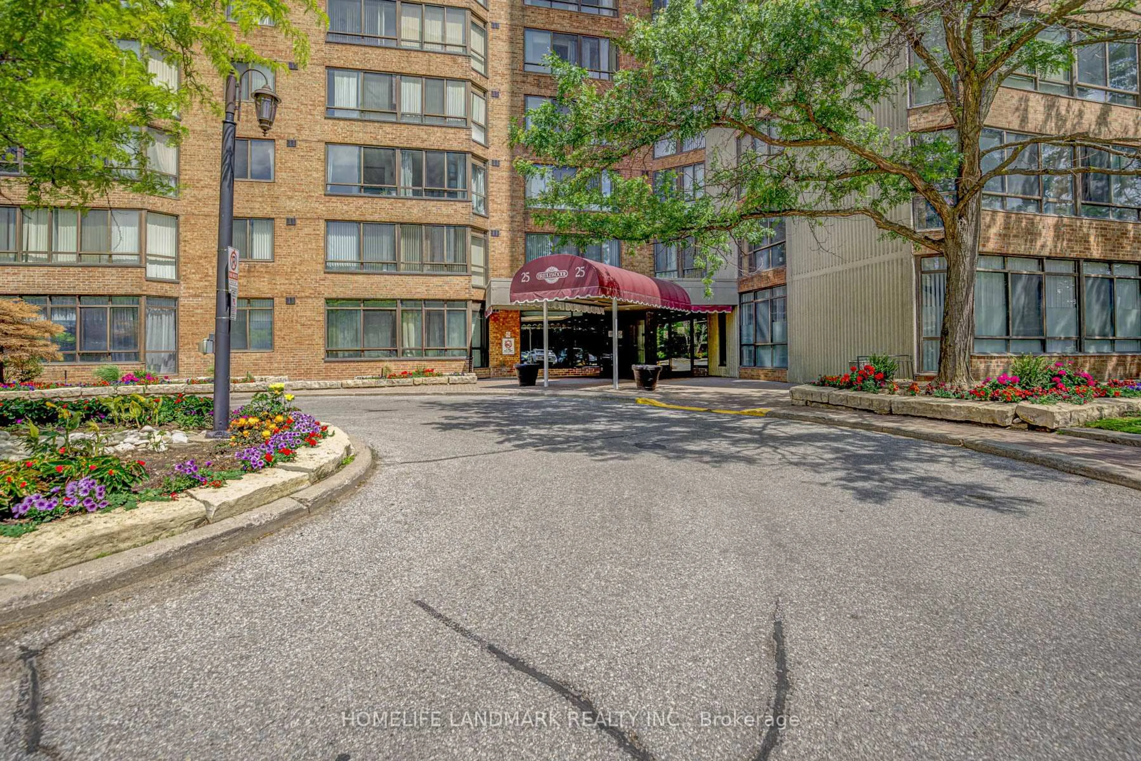 Indoor foyer for 25 Bamburgh Circ #2142, Toronto Ontario M1W 3W2