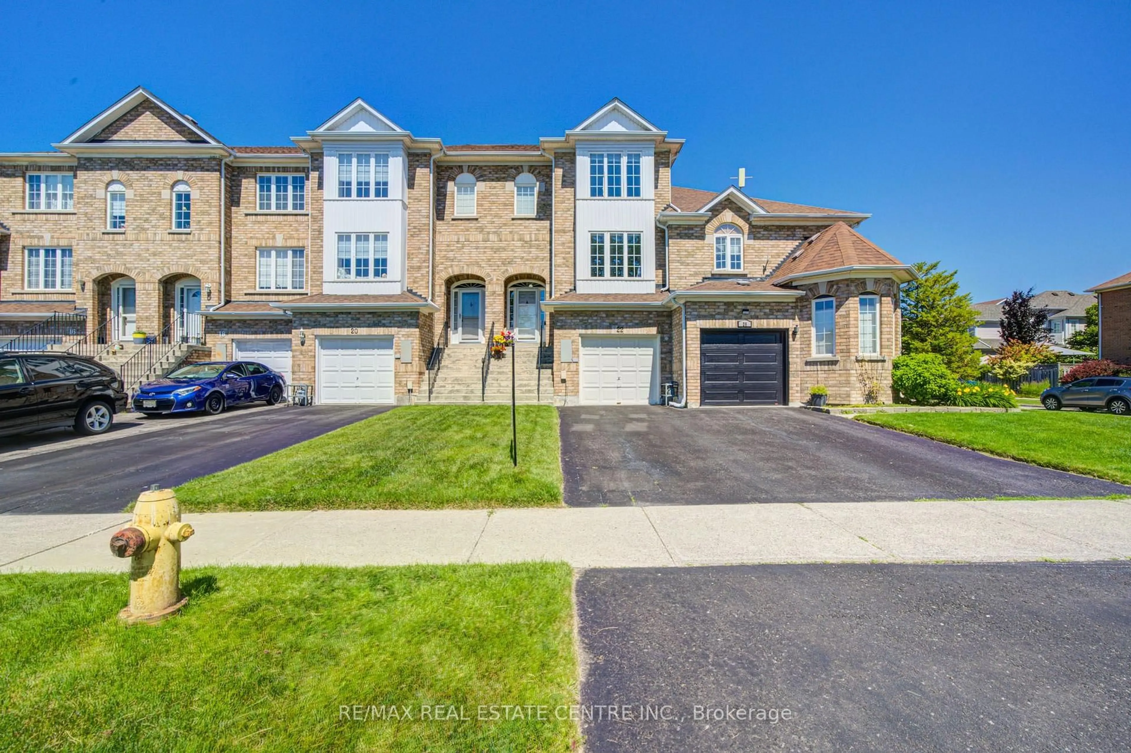 A pic from outside/outdoor area/front of a property/back of a property/a pic from drone, street for 22 Lakeridge Dr, Toronto Ontario M1C 5C2
