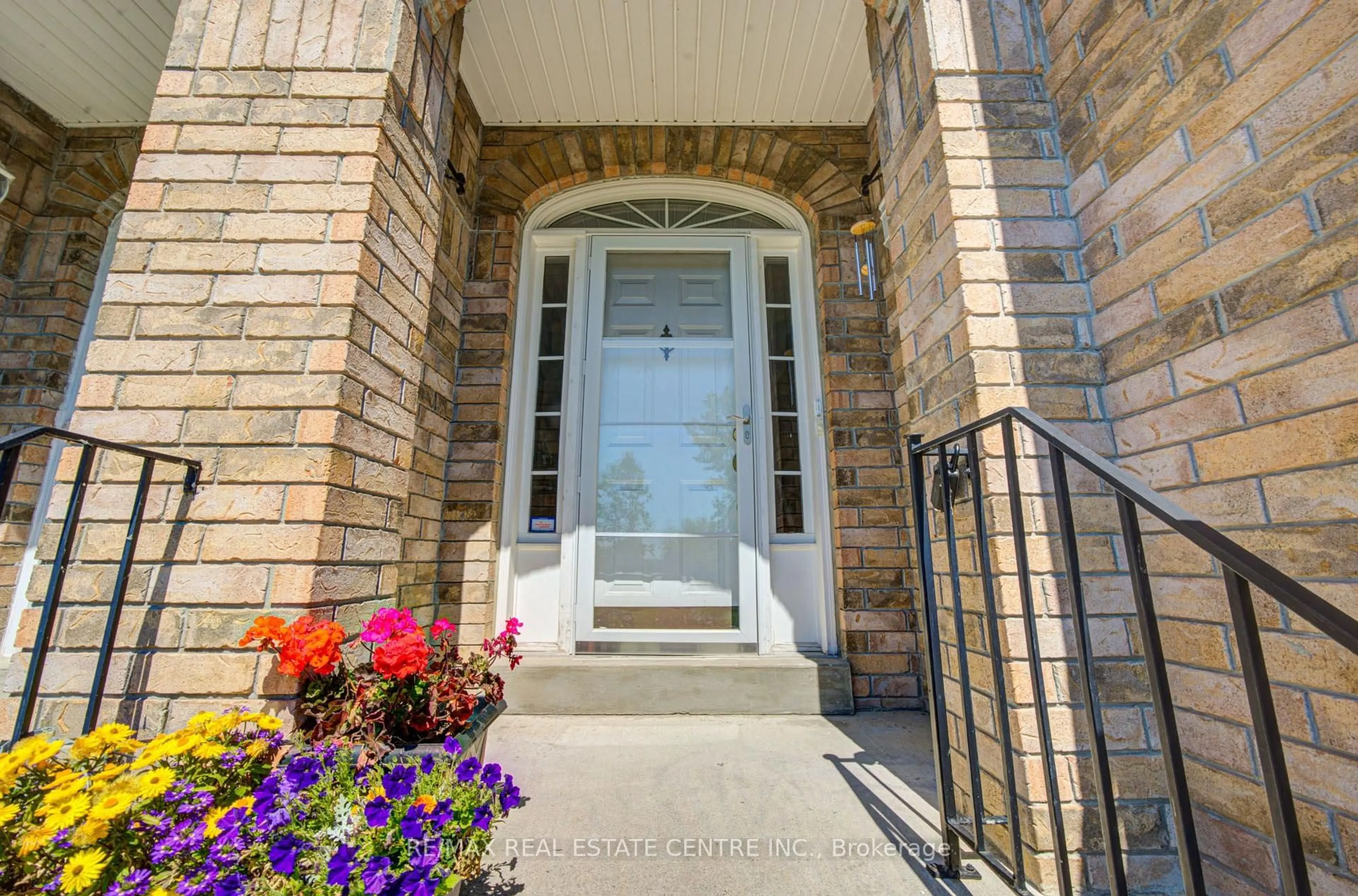 Indoor entryway for 22 Lakeridge Dr, Toronto Ontario M1C 5C2