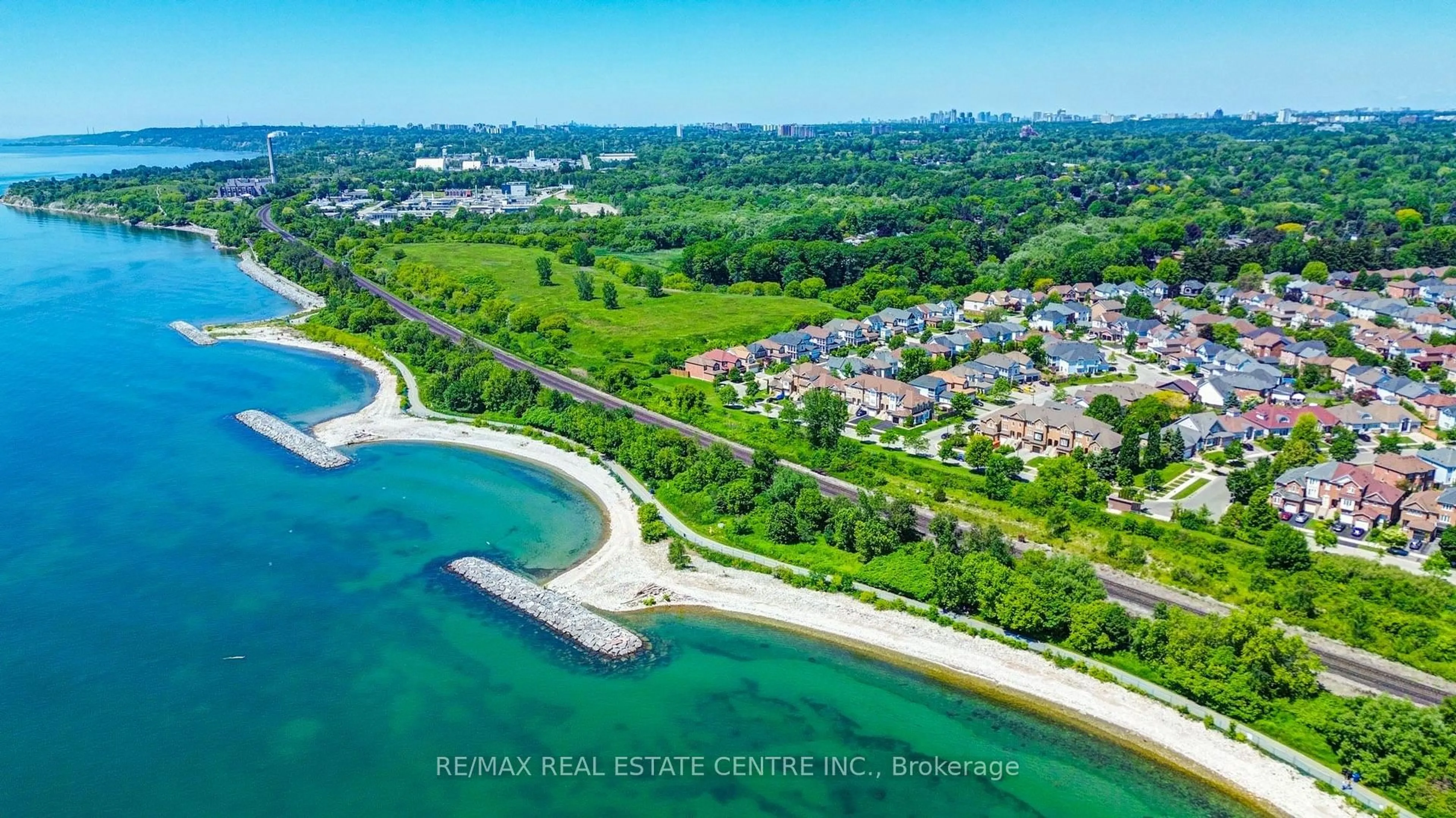 A pic from outside/outdoor area/front of a property/back of a property/a pic from drone, water/lake/river/ocean view for 22 Lakeridge Dr, Toronto Ontario M1C 5C2