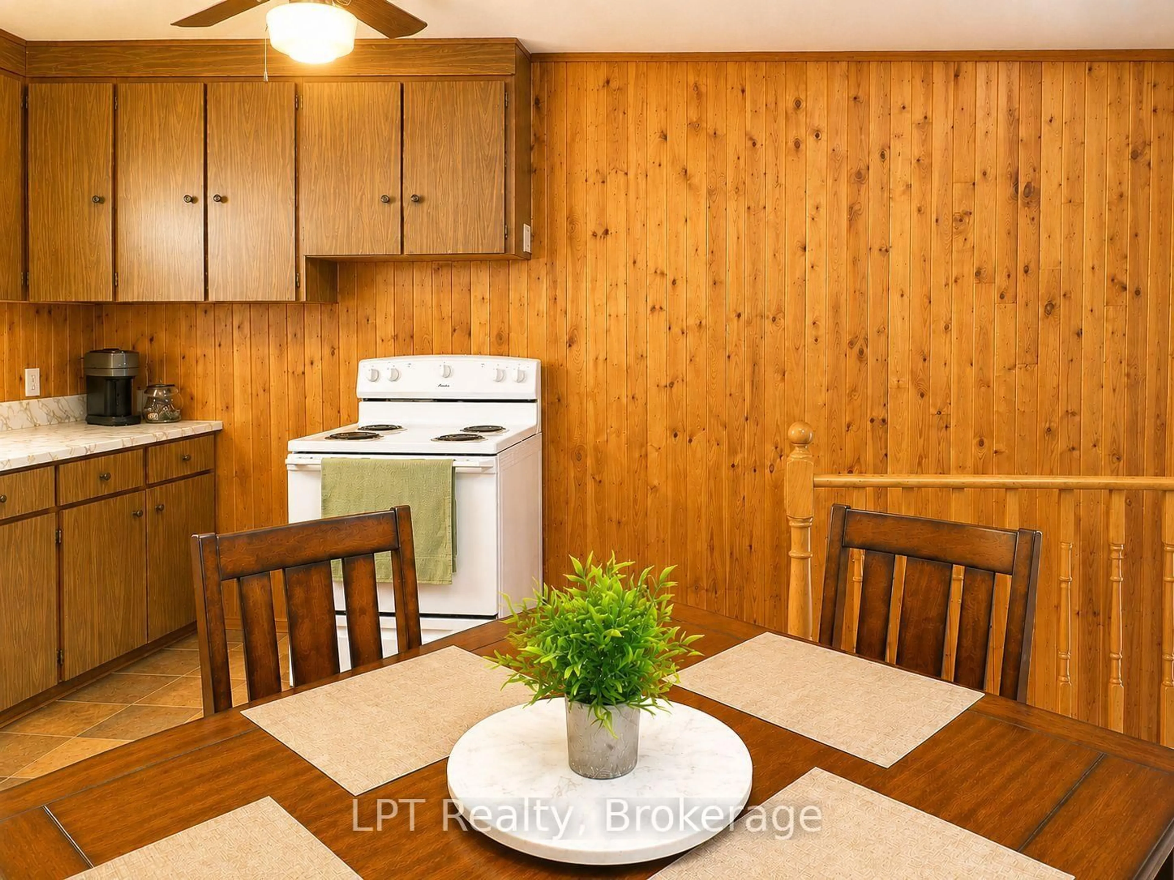 Standard kitchen, wood/laminate floor for 256 Farewell St, Oshawa Ontario L1H 6L9