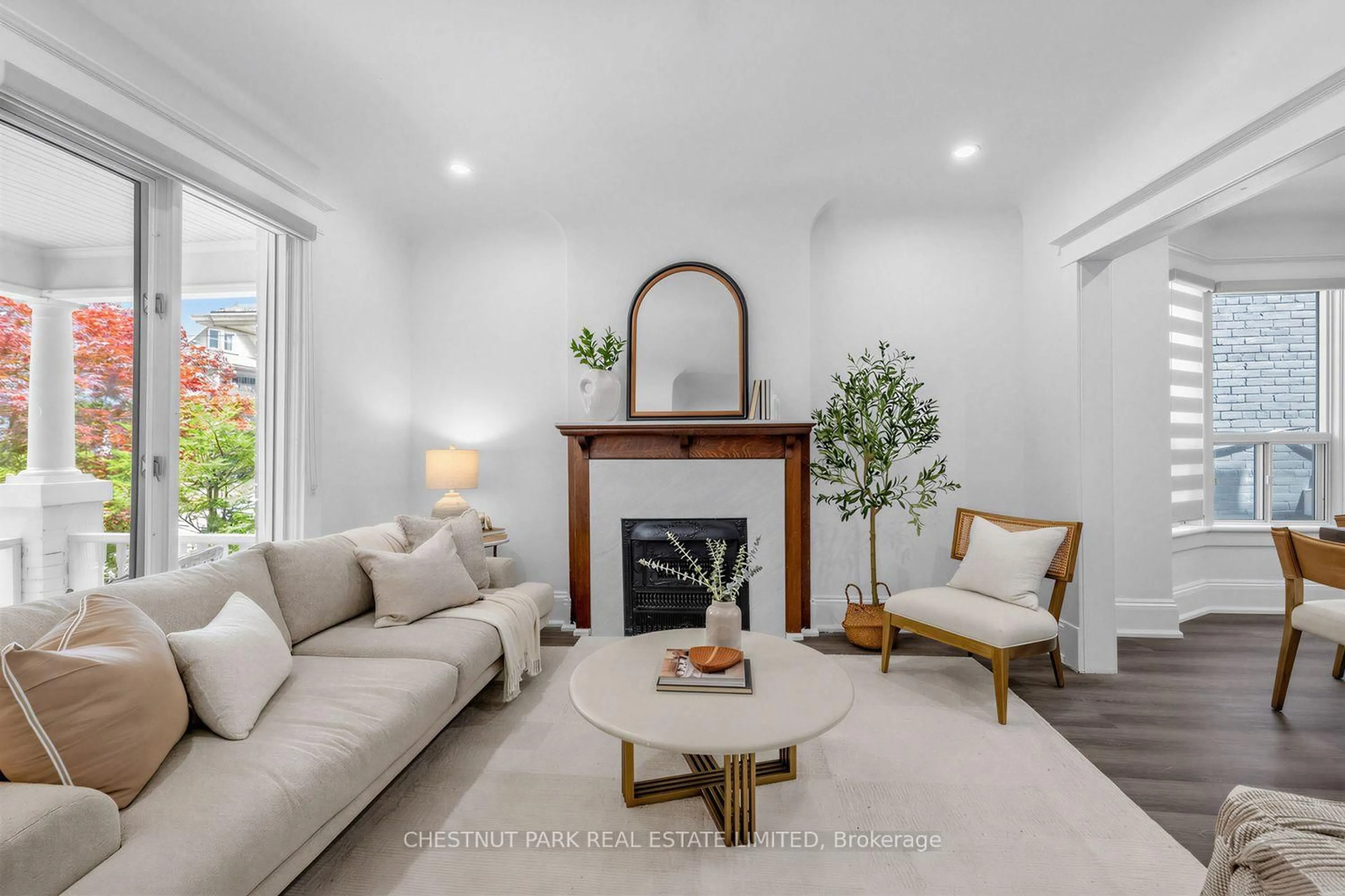 Living room with furniture, unknown for 89 Dearbourne Ave, Toronto Ontario M4K 1M6