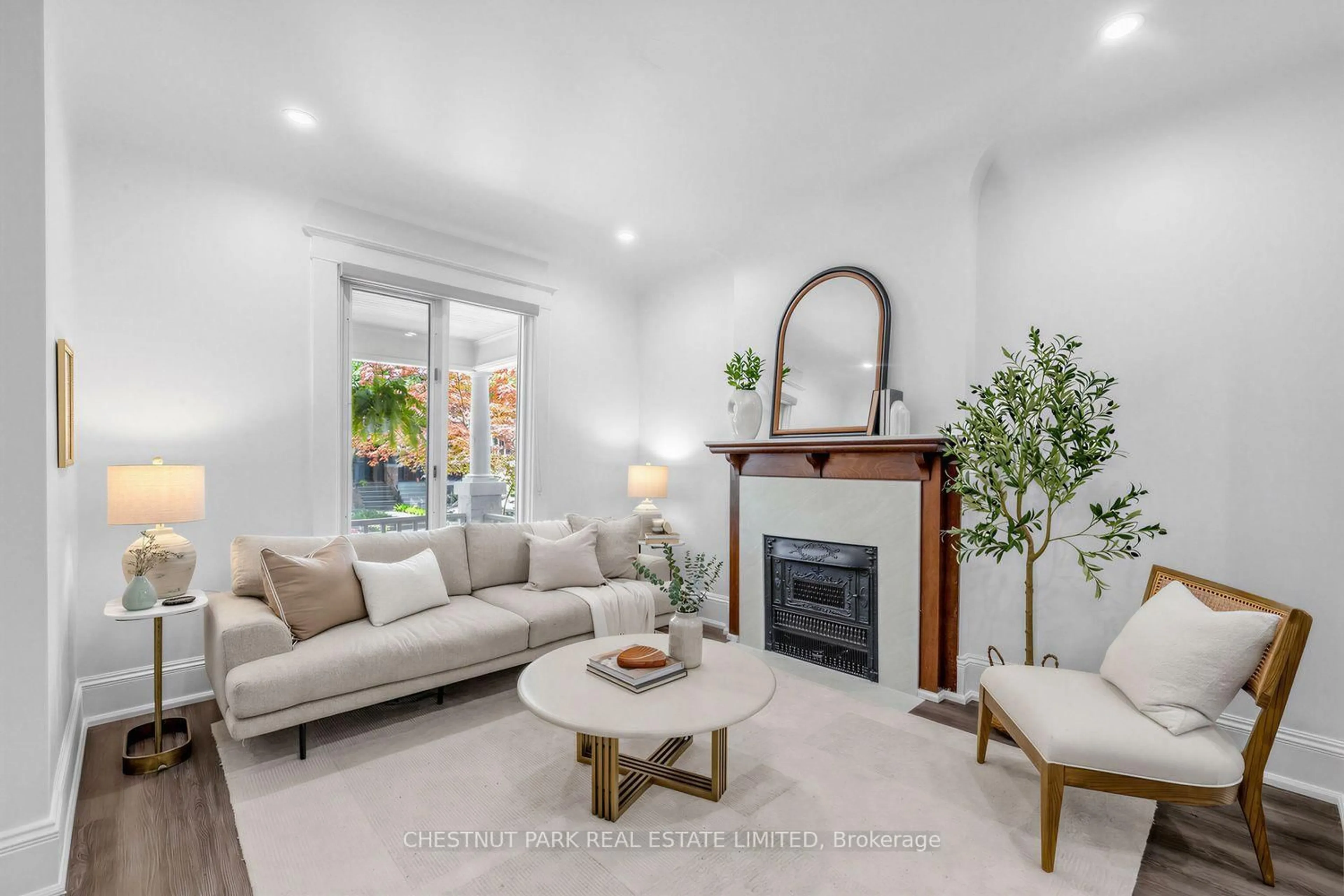 Living room with furniture, unknown for 89 Dearbourne Ave, Toronto Ontario M4K 1M6