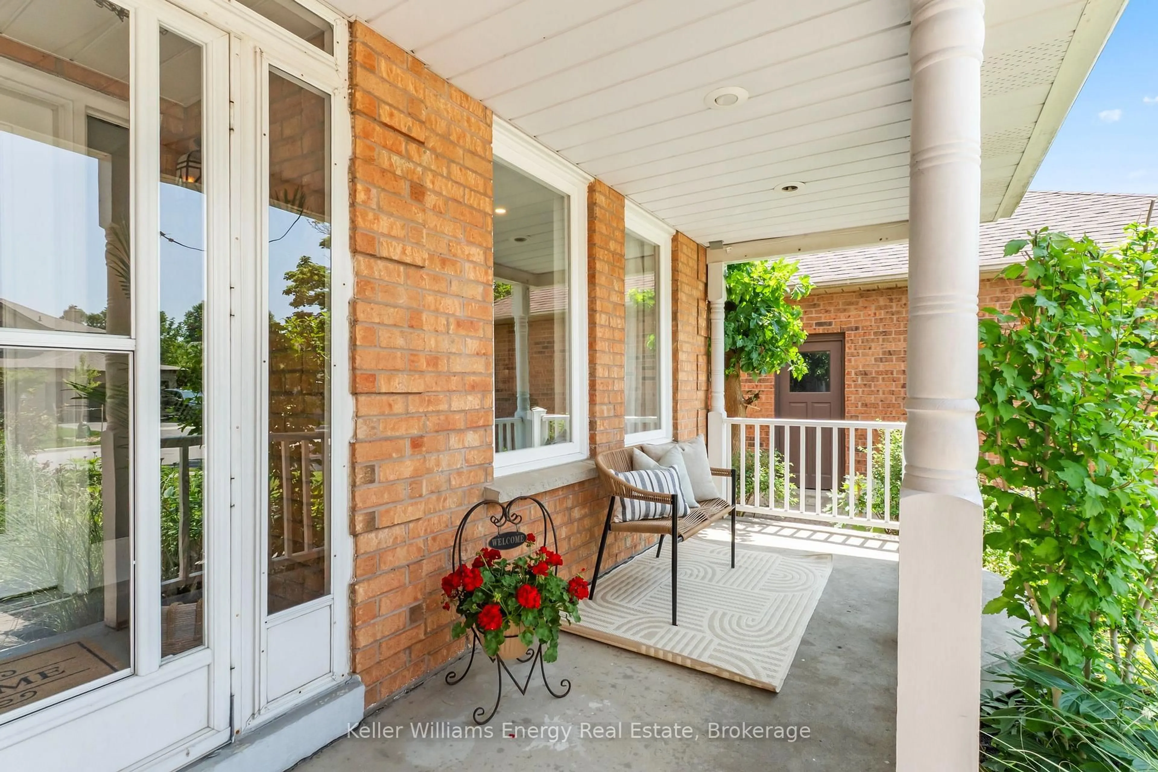 Patio, street for 35 William Stephenson Dr, Whitby Ontario L1N 8J5