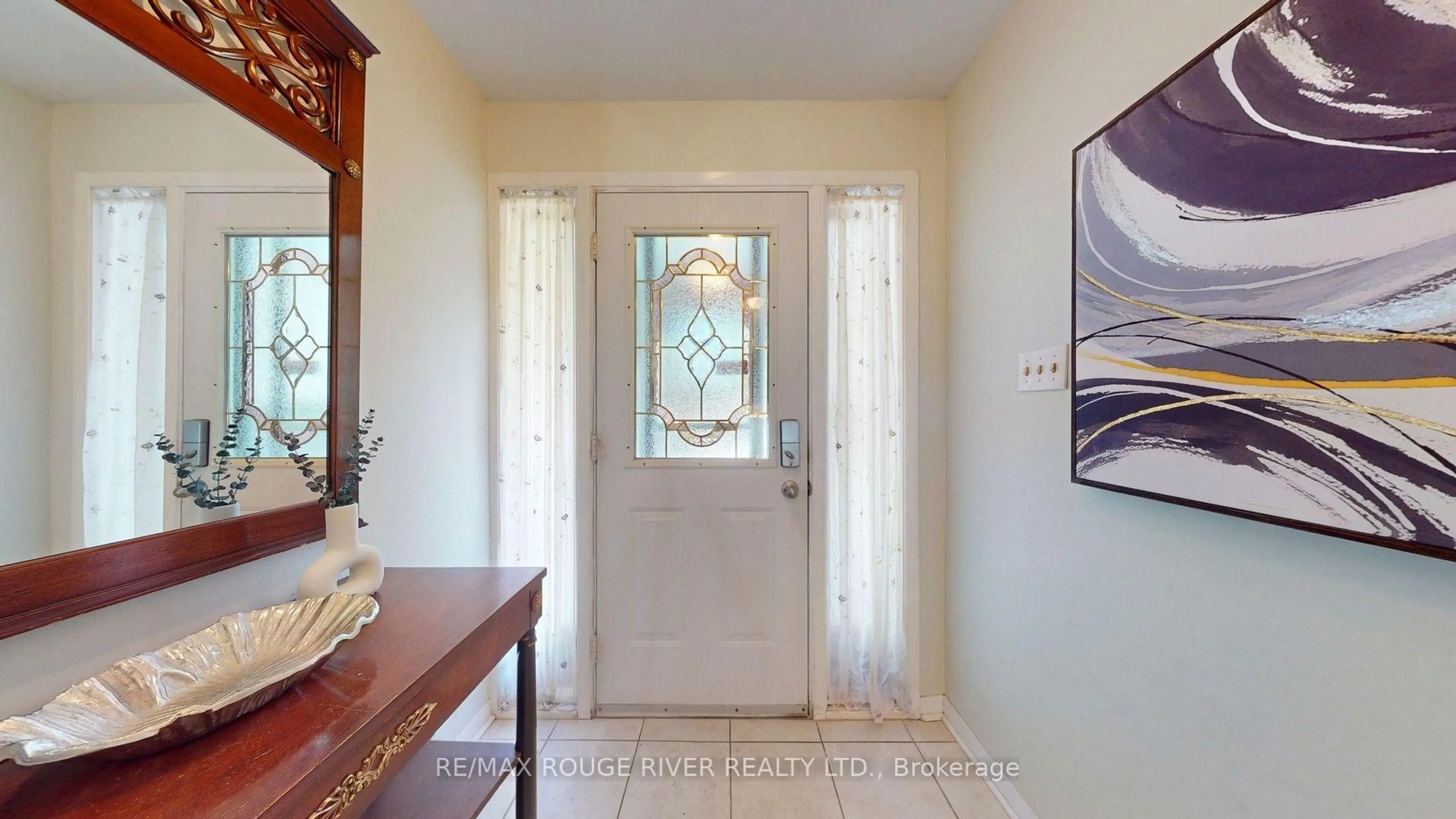 Indoor entryway for 33 Pepper Tree Dr, Toronto Ontario M1C 1Y5