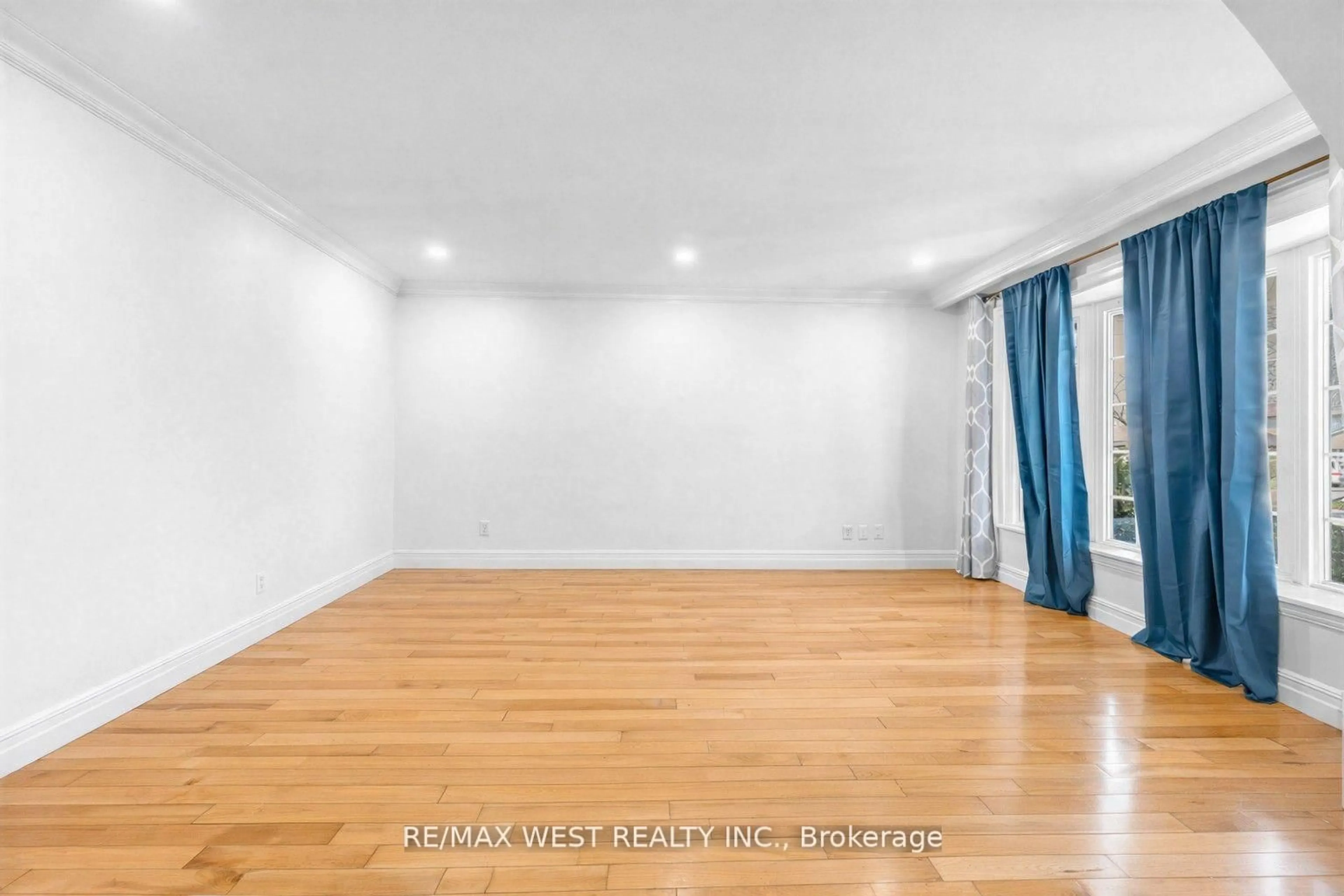 A pic of a room for 578 Bellamy Rd, Toronto Ontario M1H 1G4