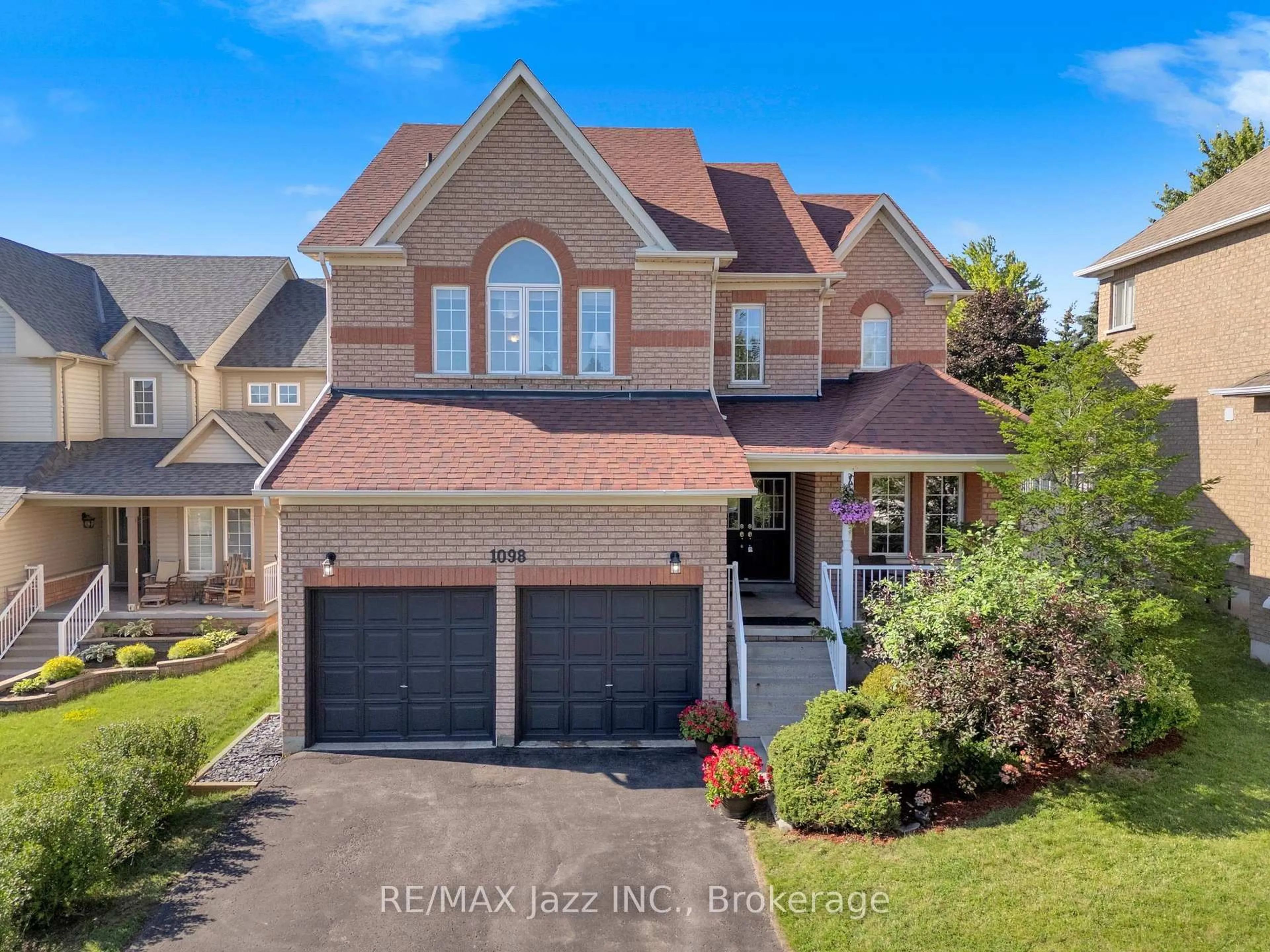 Home with brick exterior material, street for 1098 Keswick Crt, Oshawa Ontario L1K 2V2