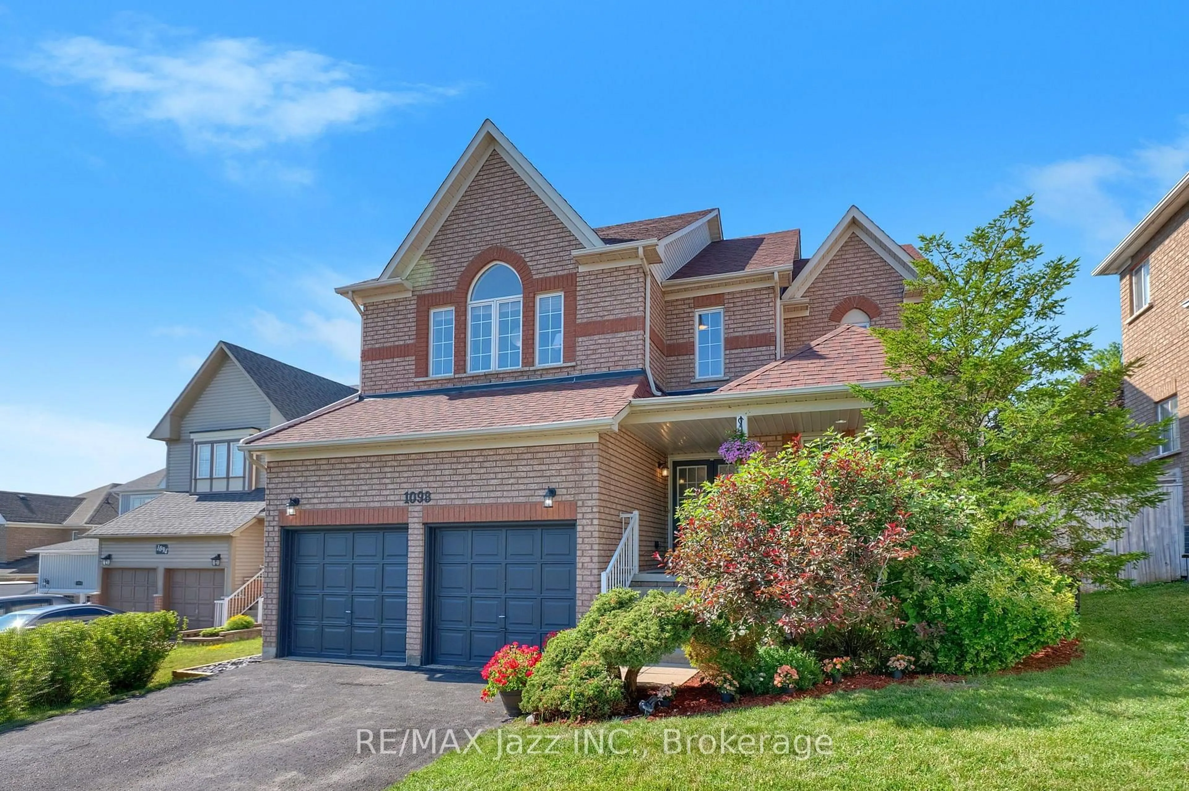 Home with brick exterior material, street for 1098 Keswick Crt, Oshawa Ontario L1K 2V2