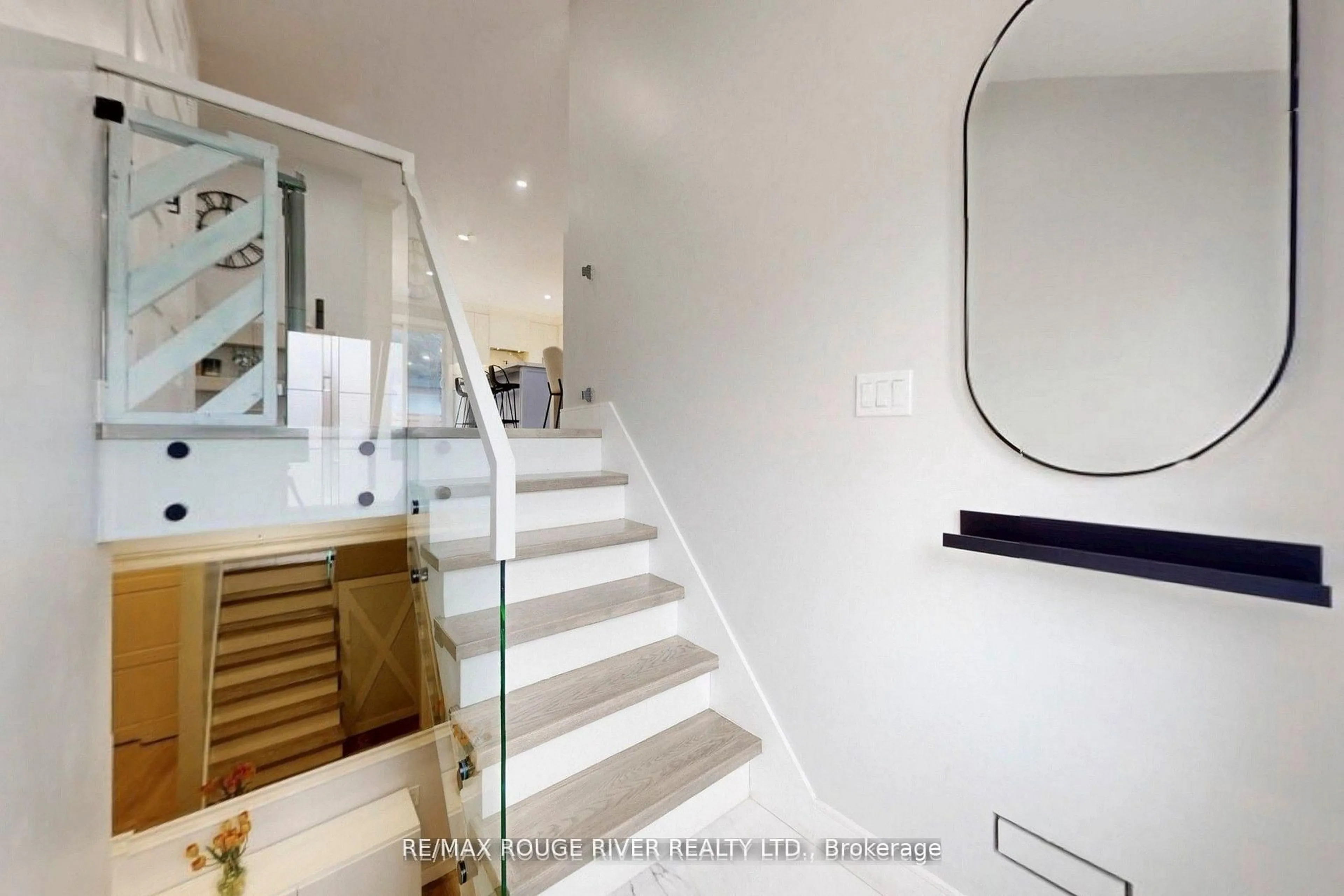 Contemporary bathroom, unknown for 247 Beaver St, Clarington Ontario L1B 1J3
