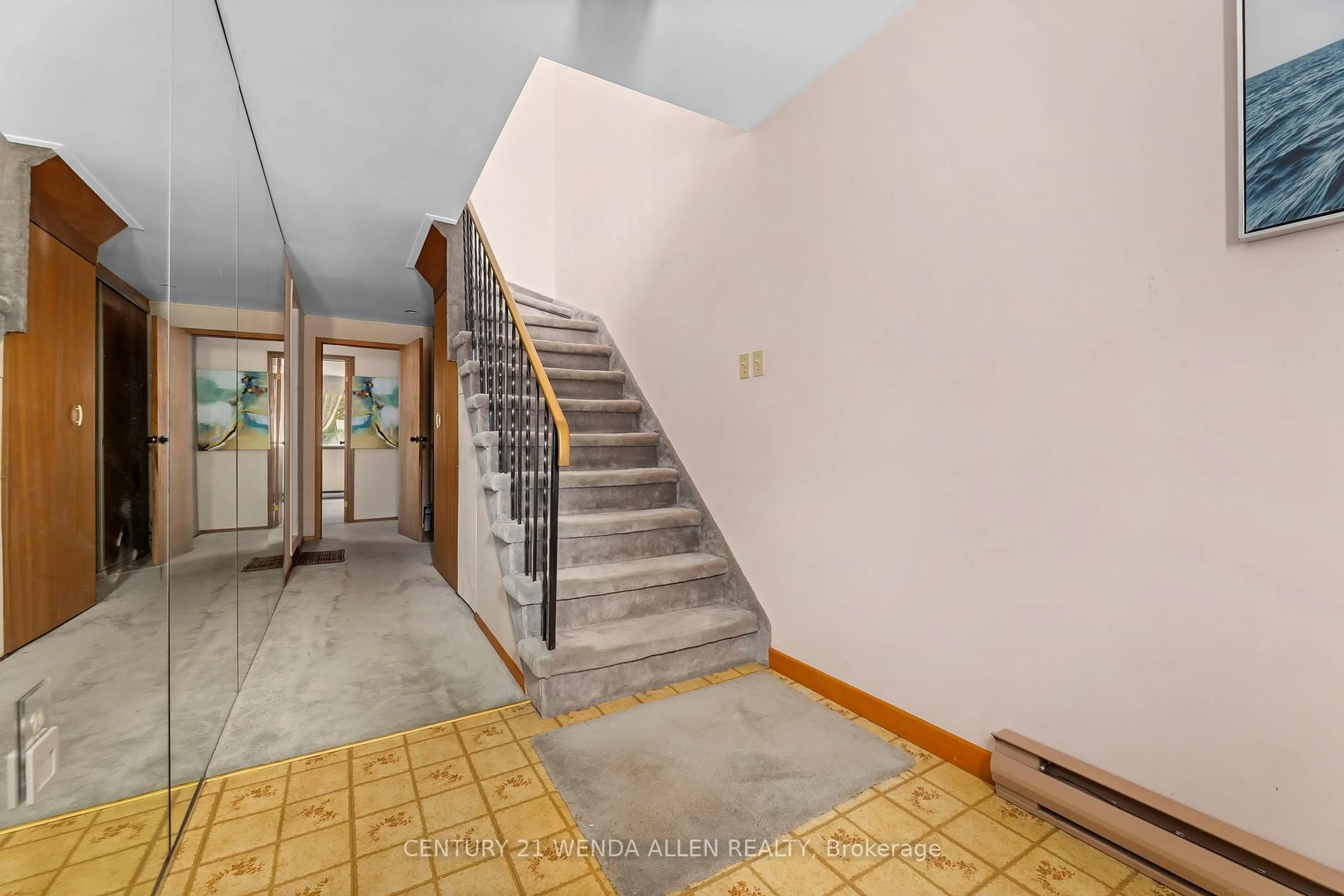 Indoor foyer for 123 Ardwick St, Whitby Ontario L1N 8A2